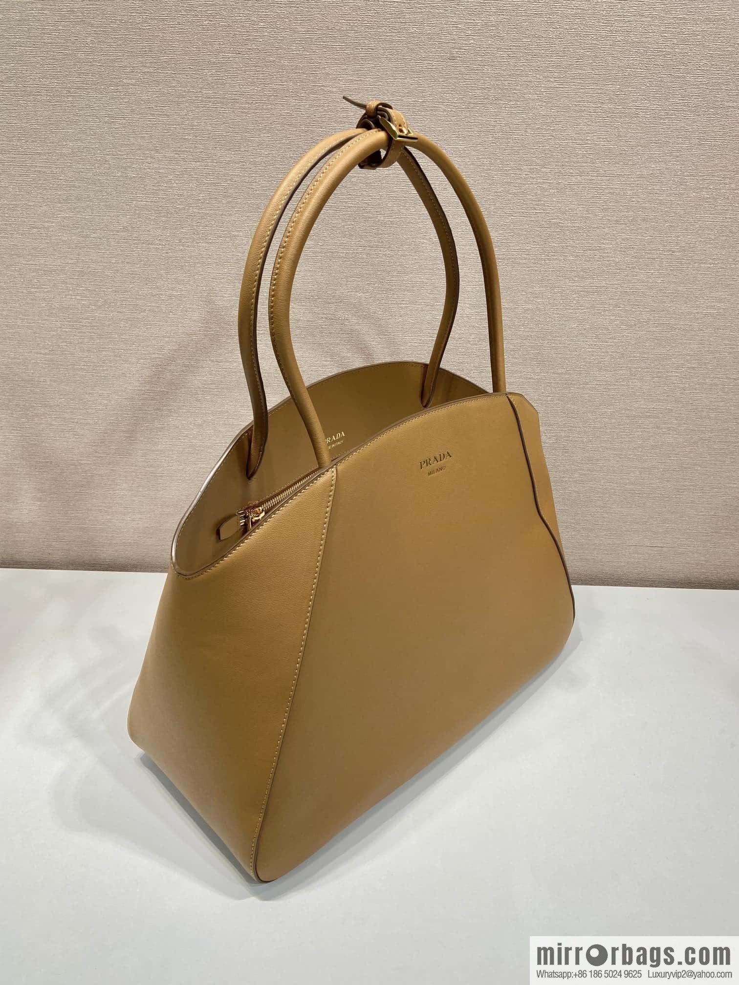 PRADA 🎉 new 🎉 1BG510 tote bag