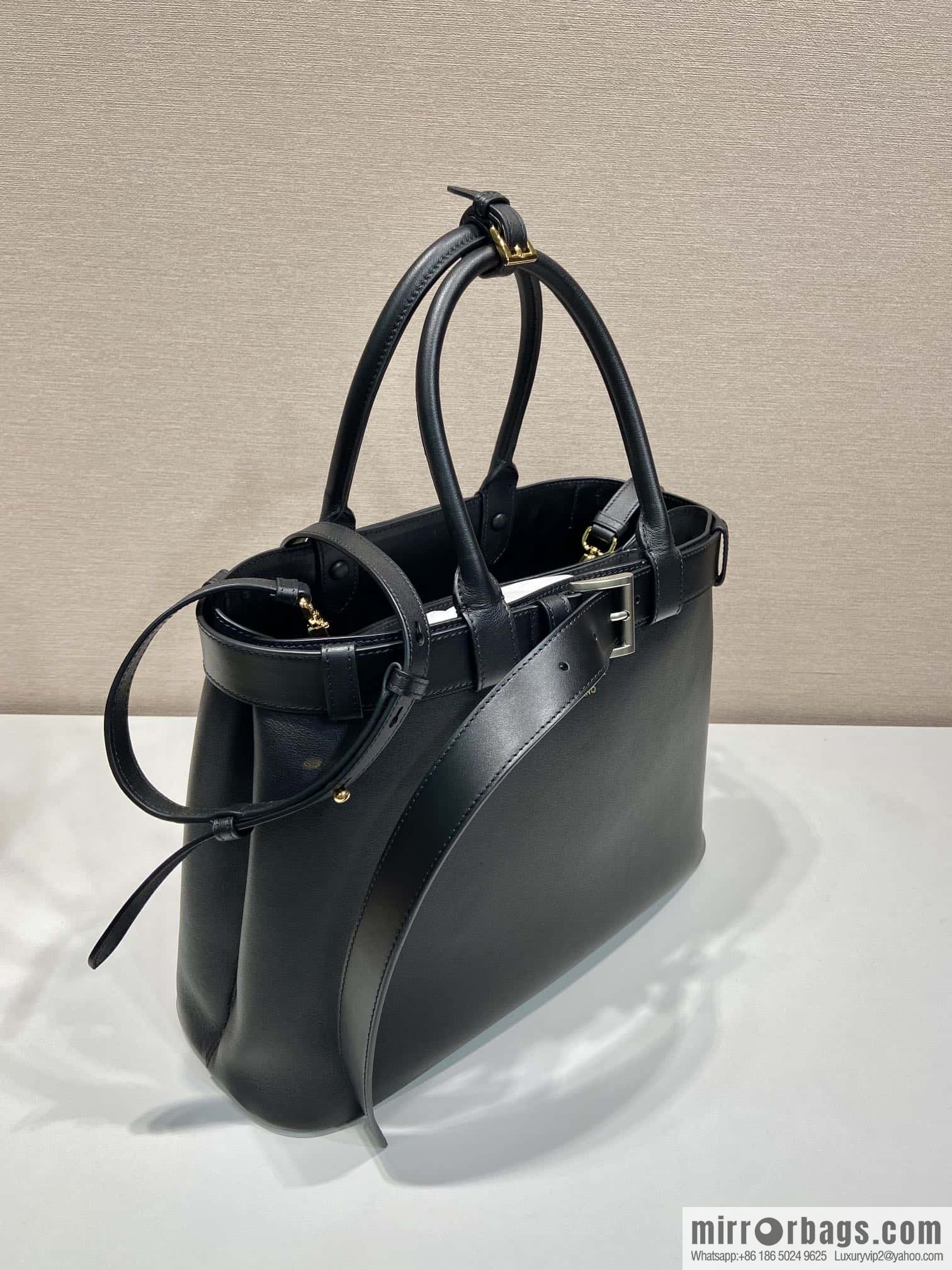 PRADA 🎉 new women's bag 🎉 1BA416 large
