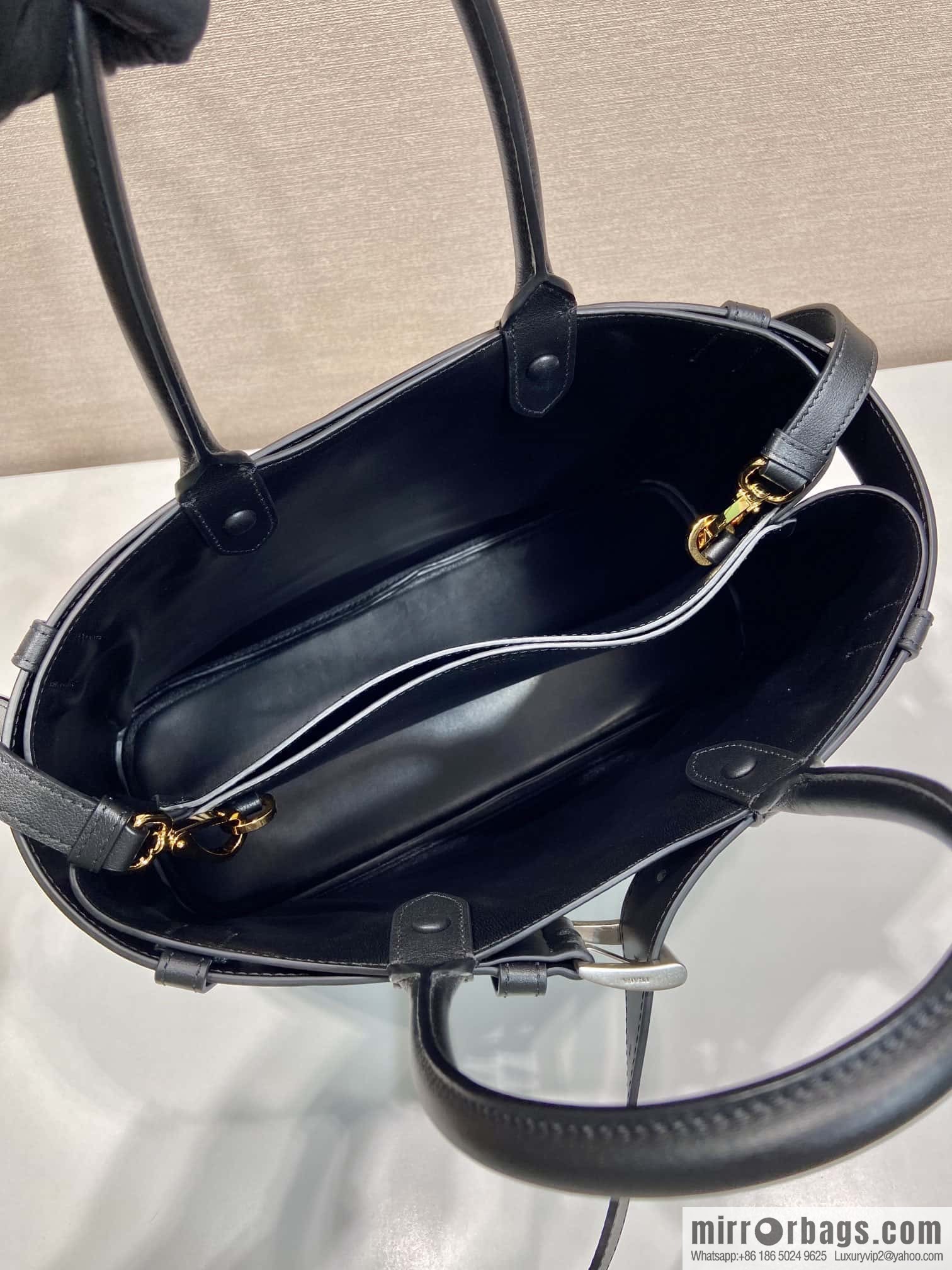 PRADA 🎉 new women's bag 🎉 1BA416 large