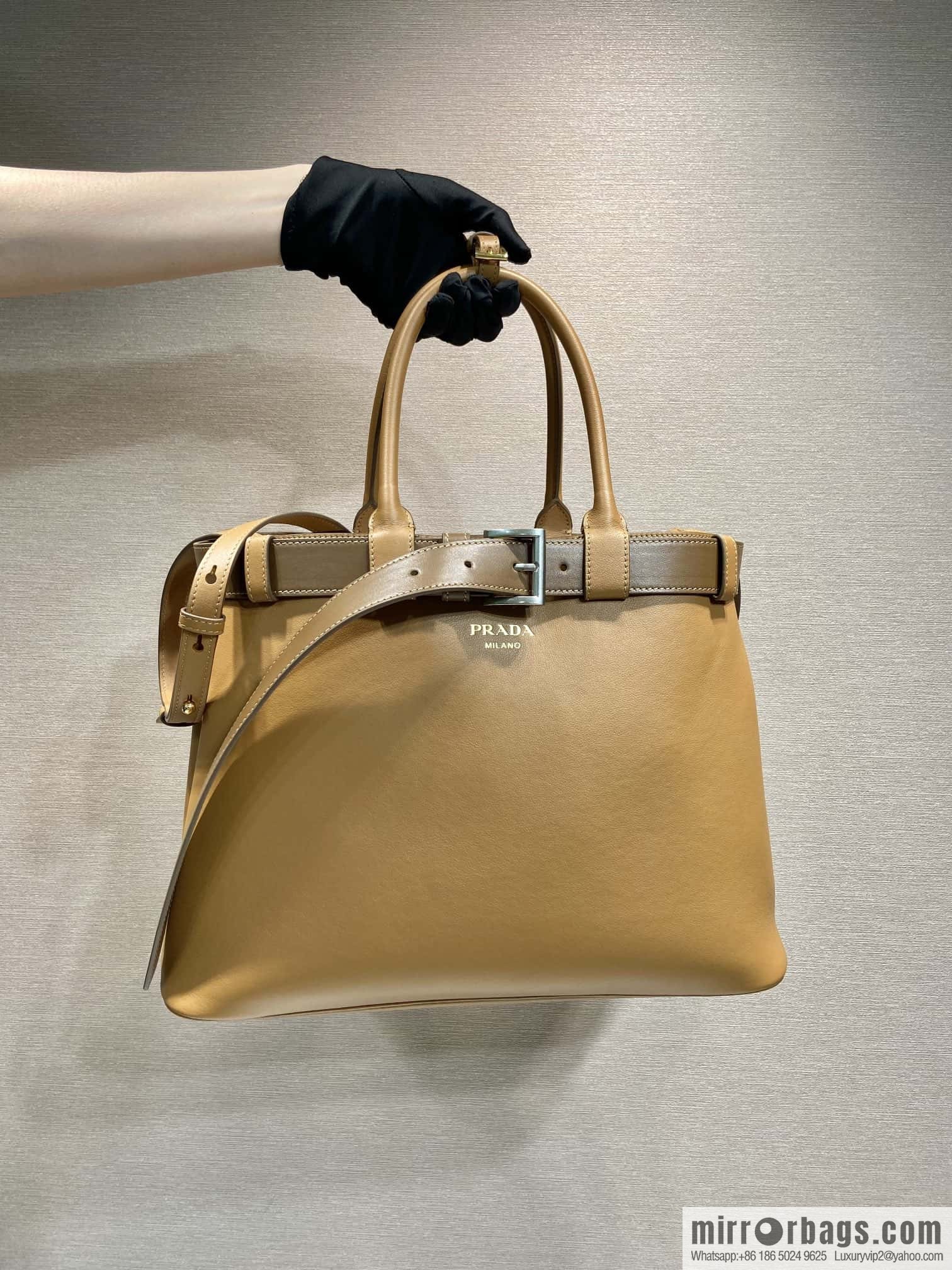 PRADA 🎉 new women's bag 🎉 1BA416 large