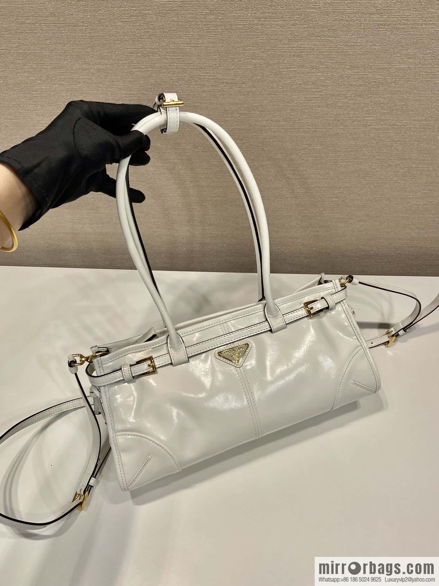 PRADA 🎉 LusSo lf oil wax leather 🎉 1BA426S 🎉🎉 white