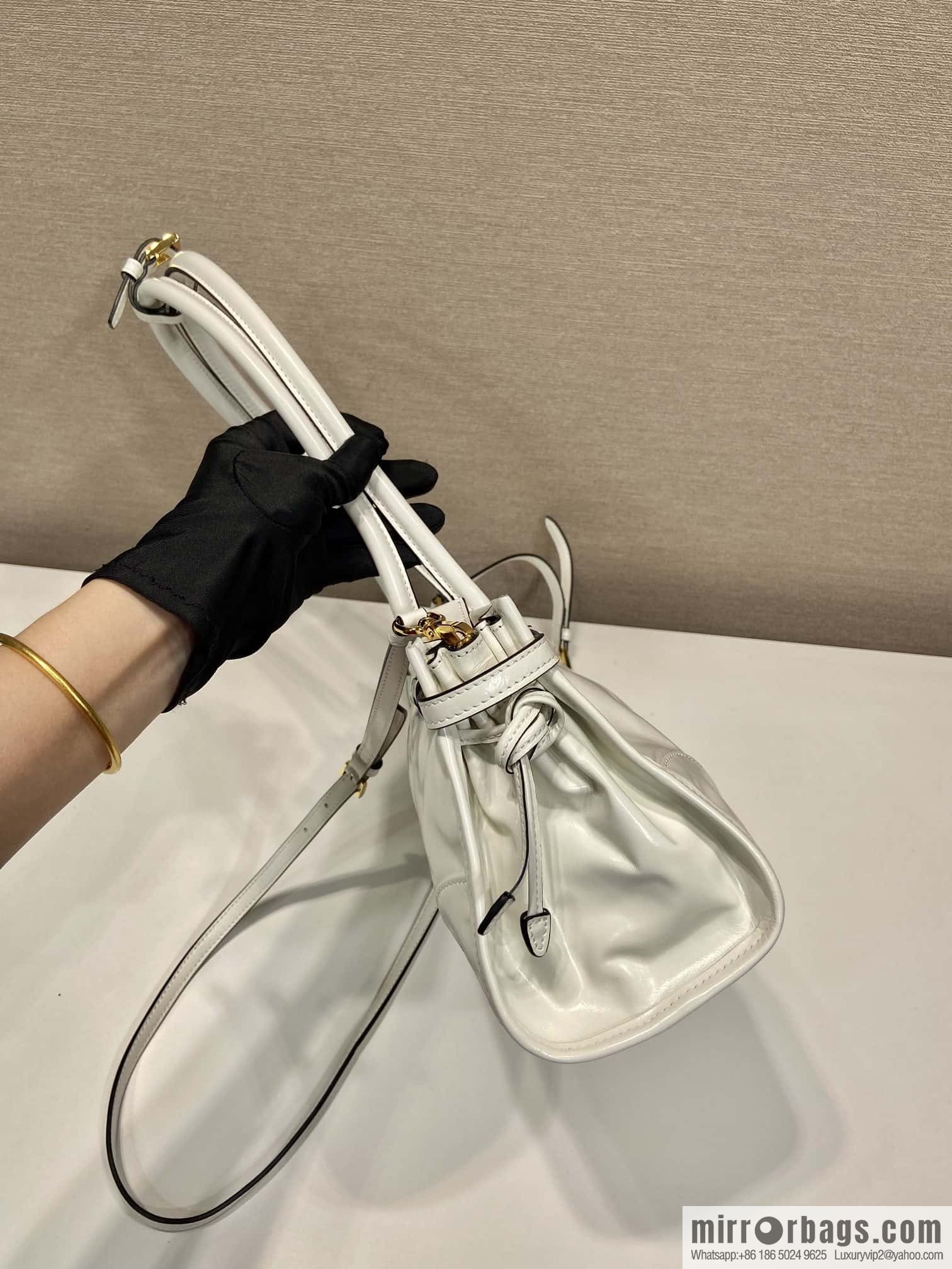 PRADA 🎉 LusSo lf oil wax leather 🎉 1BA426S 🎉🎉 white