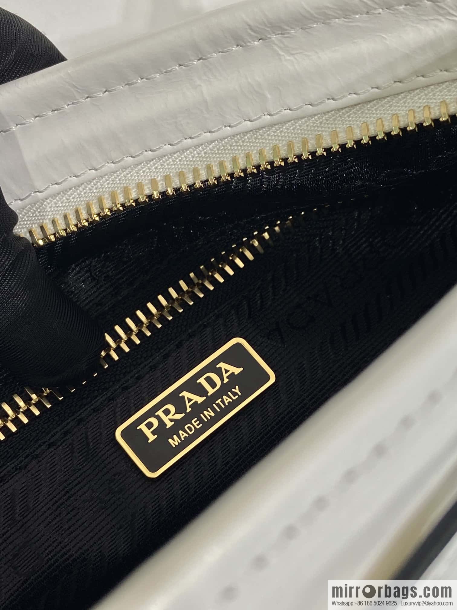 PRADA 🎉 LusSo lf oil wax leather 🎉 1BA426S 🎉🎉 white