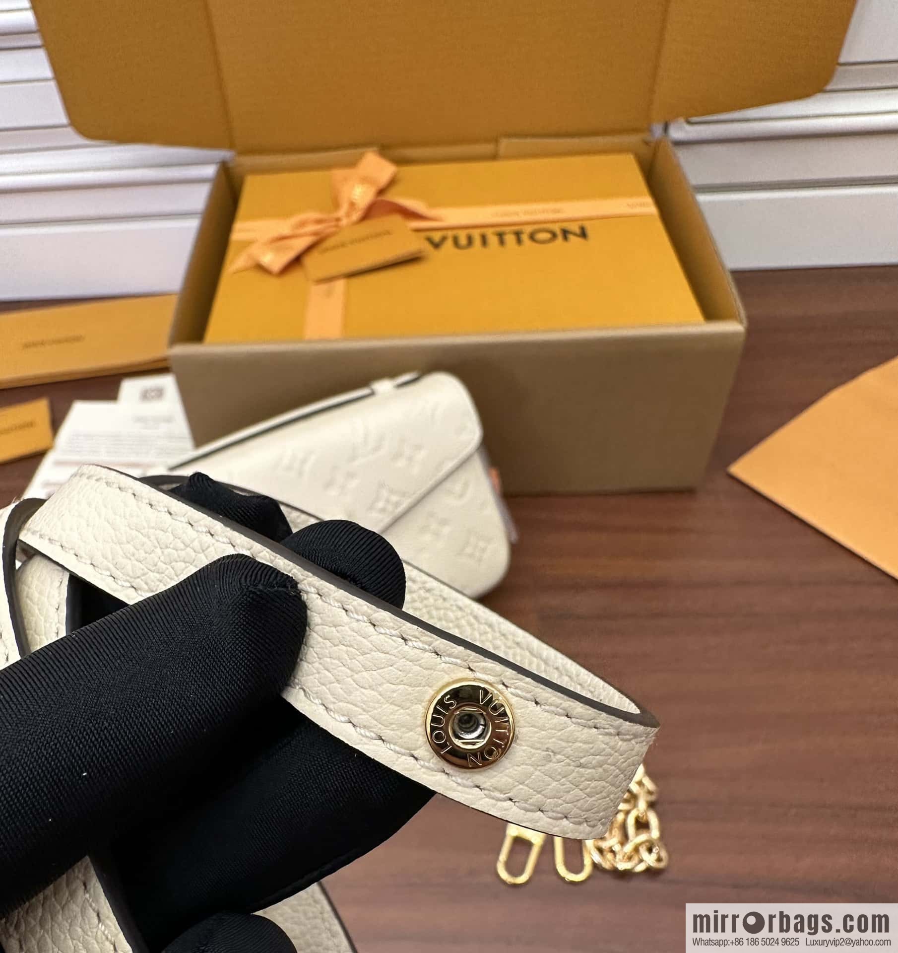 LV M22942 POCHETTE MÉTIS EAST WEST handbag