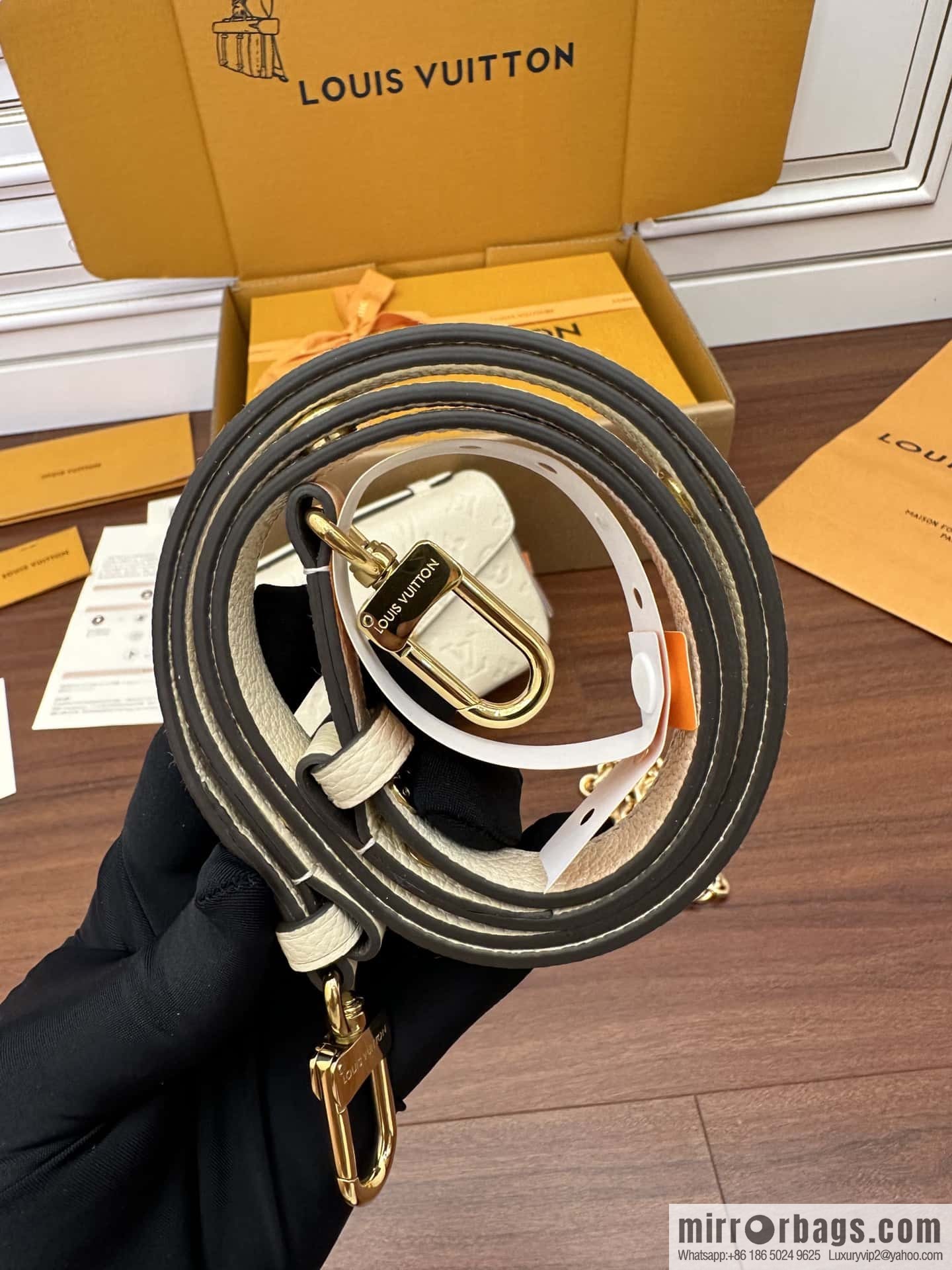 LV M22942 POCHETTE MÉTIS EAST WEST handbag