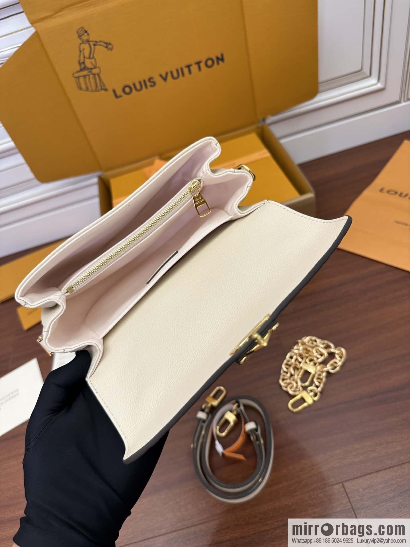 LV M22942 POCHETTE MÉTIS EAST WEST handbag