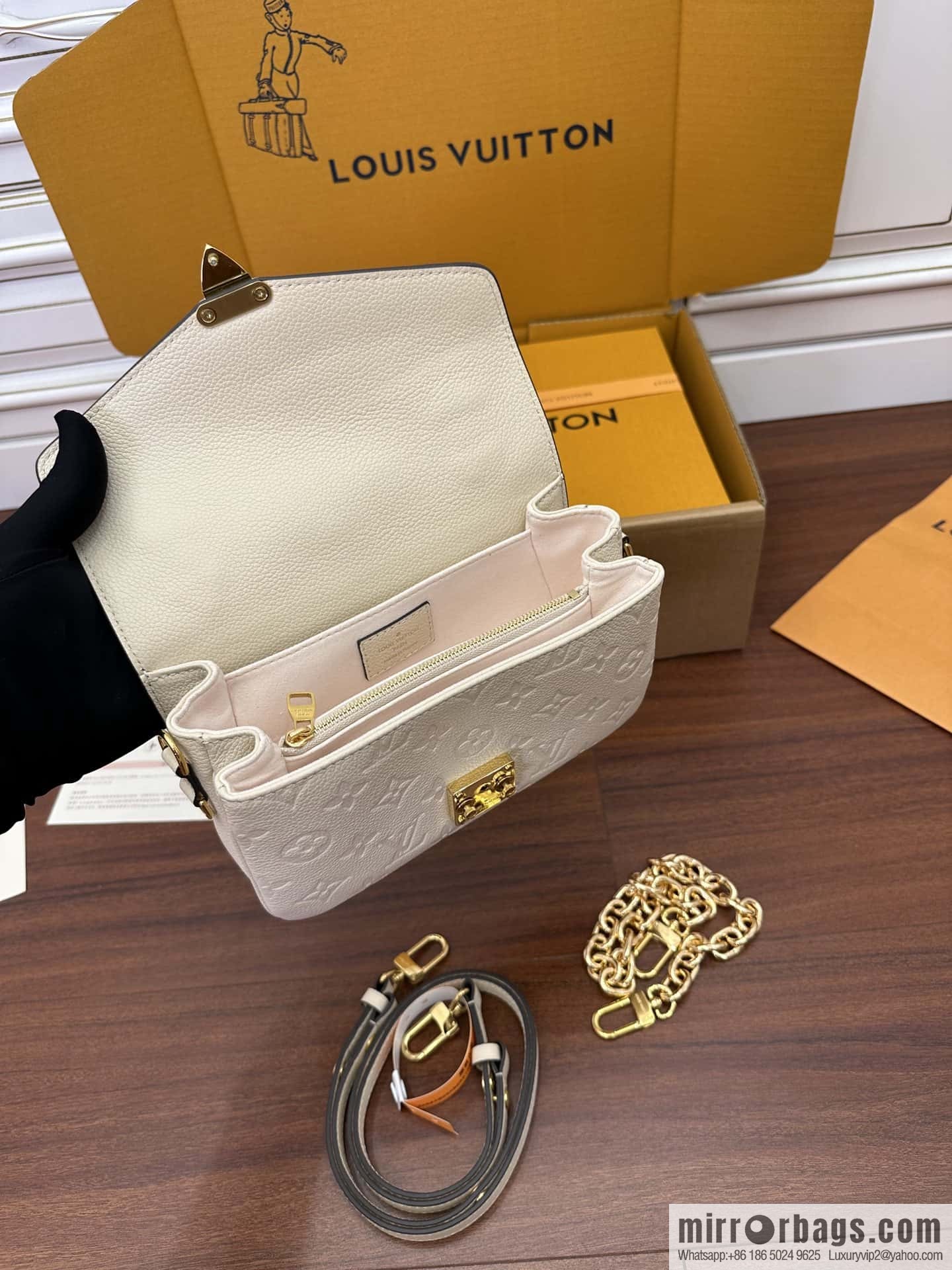 LV M22942 POCHETTE MÉTIS EAST WEST handbag