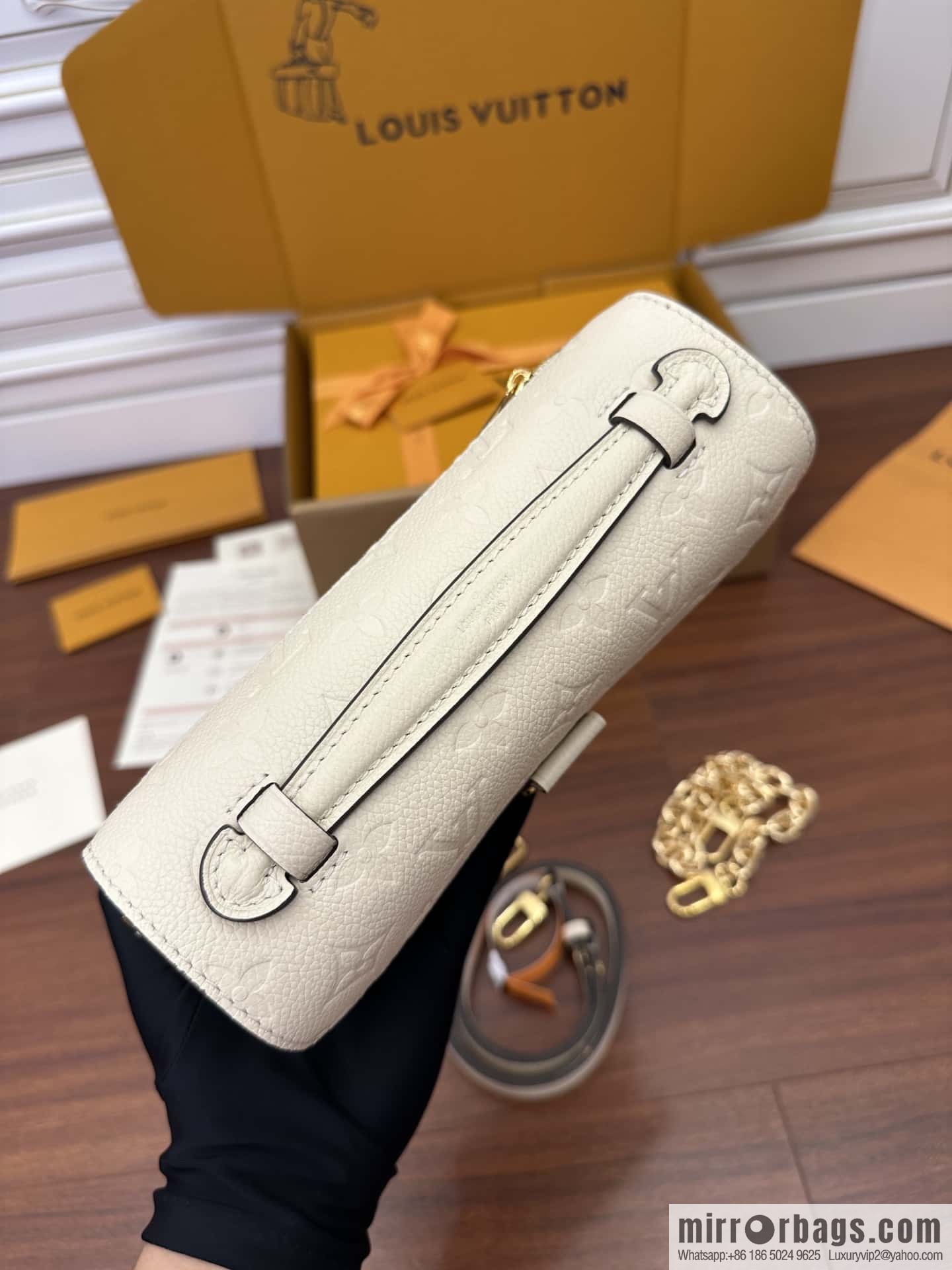 LV M22942 POCHETTE MÉTIS EAST WEST handbag
