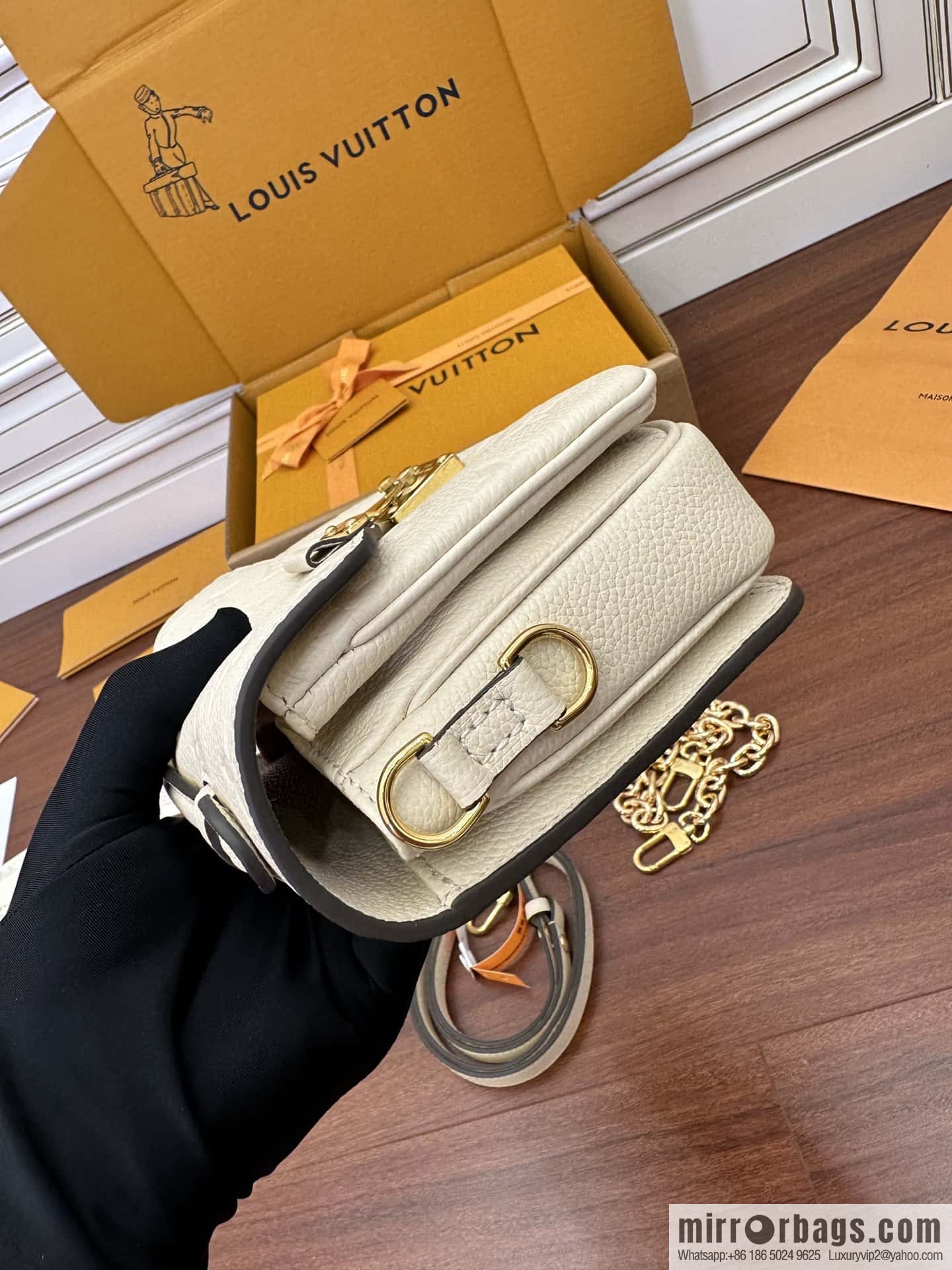 LV M22942 POCHETTE MÉTIS EAST WEST handbag