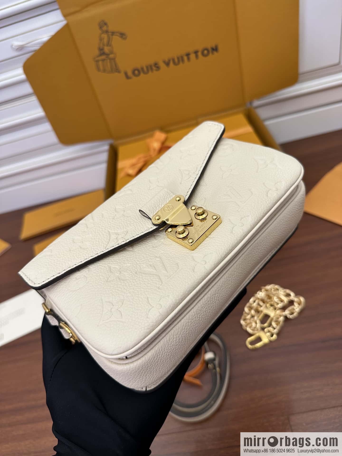 LV M22942 POCHETTE MÉTIS EAST WEST handbag