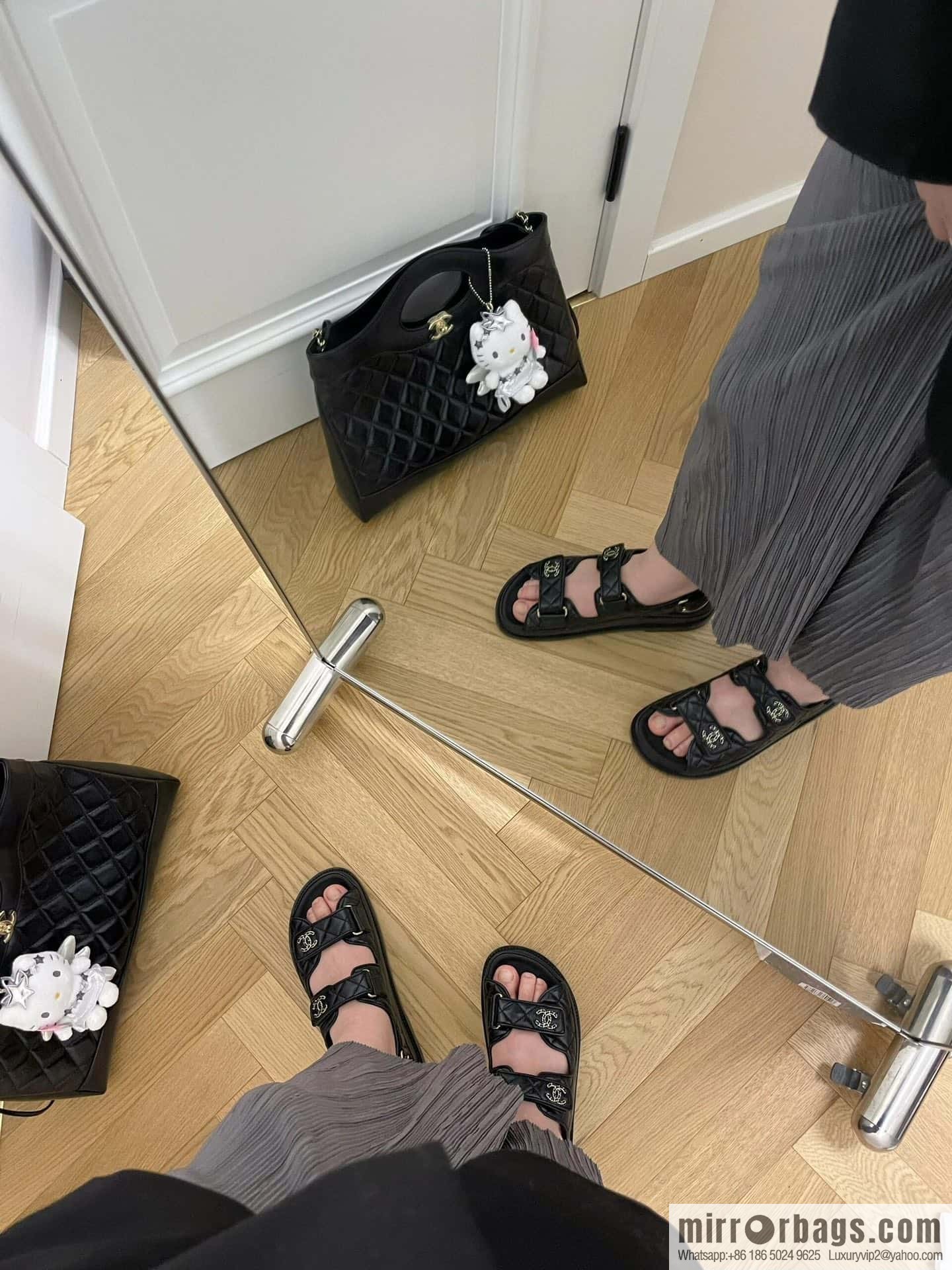 CHANEL Xiaoxiang new version, double leather buckle, high-gloss sheepskin, Velcro beach shoes