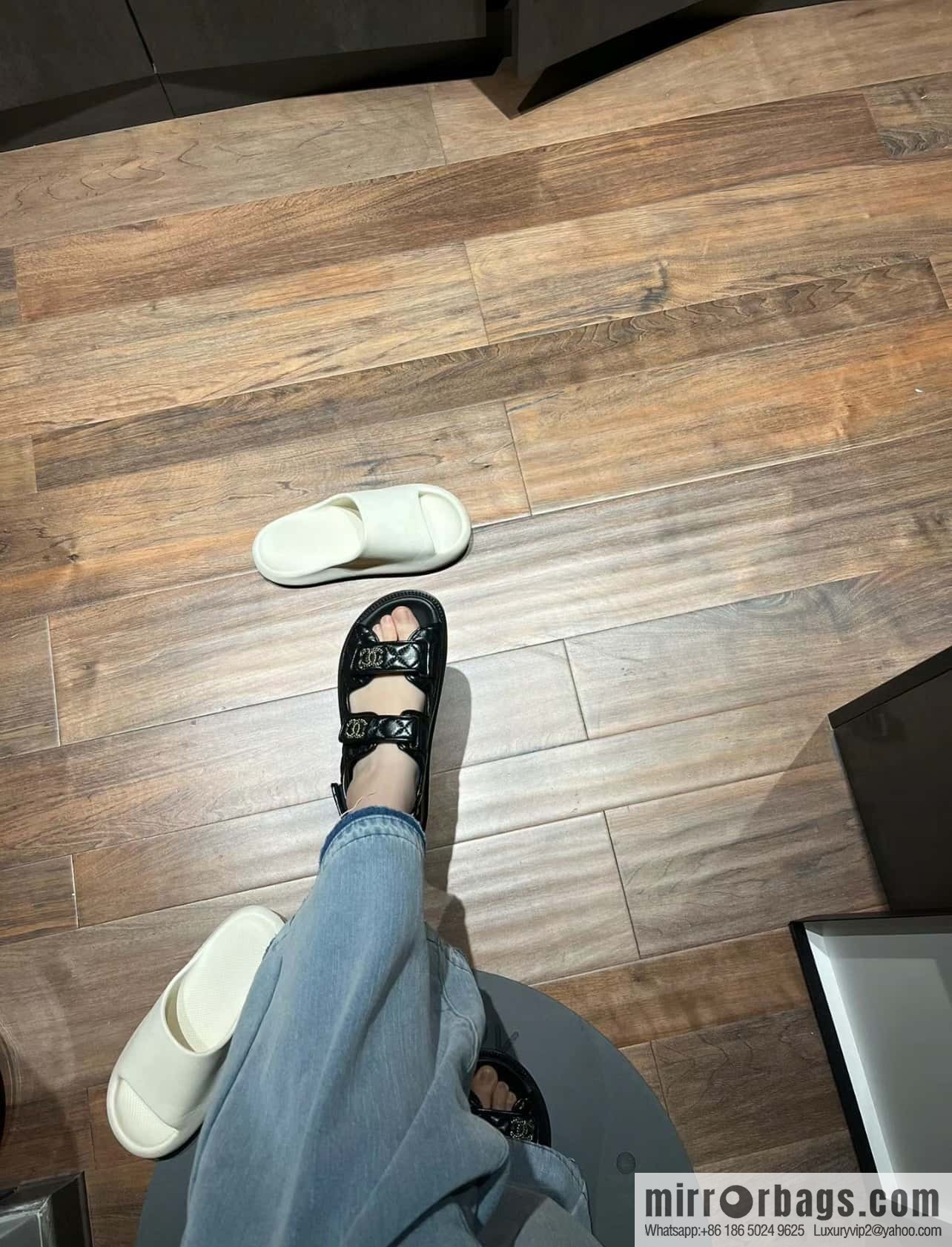 CHANEL Xiaoxiang new version, double leather buckle, high-gloss sheepskin, Velcro beach shoes
