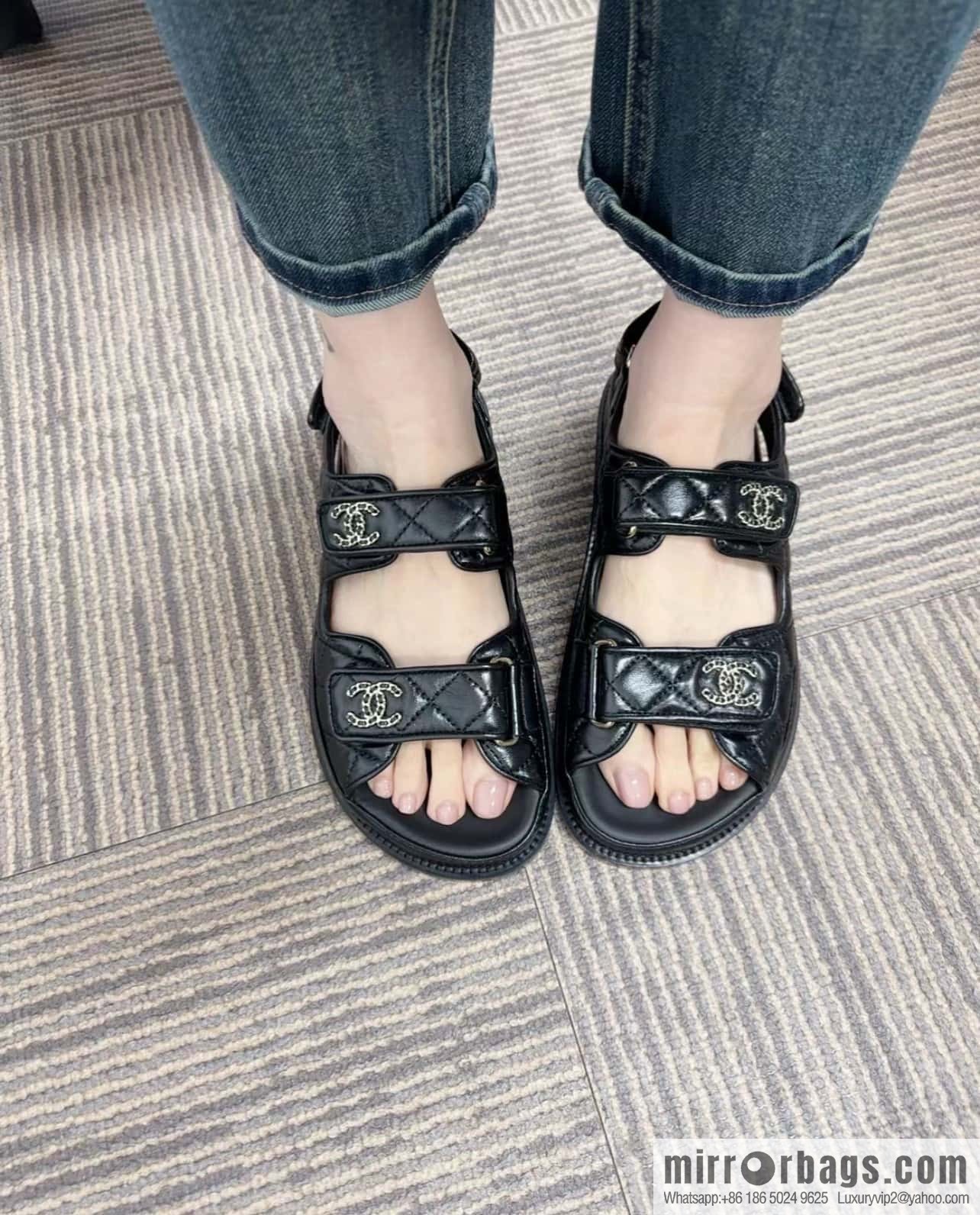 CHANEL Xiaoxiang new version, double leather buckle, high-gloss sheepskin, Velcro beach shoes