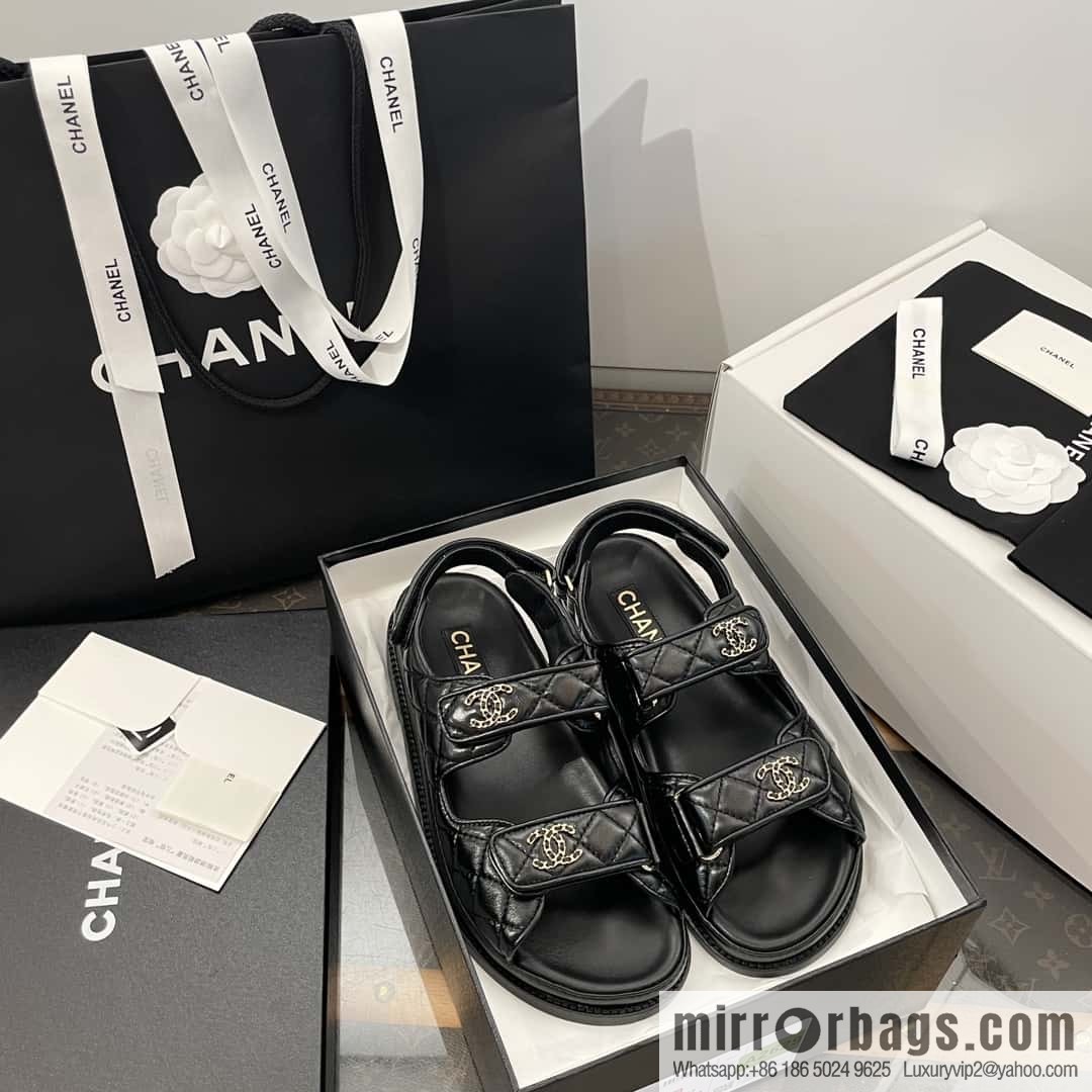 CHANEL Xiaoxiang new version, double leather buckle, high-gloss sheepskin, Velcro beach shoes