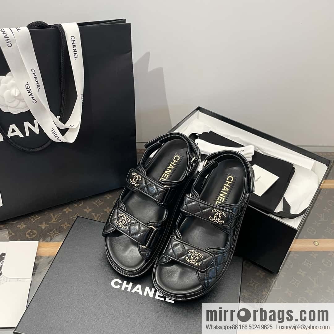 CHANEL Xiaoxiang new version, double leather buckle, high-gloss sheepskin, Velcro beach shoes