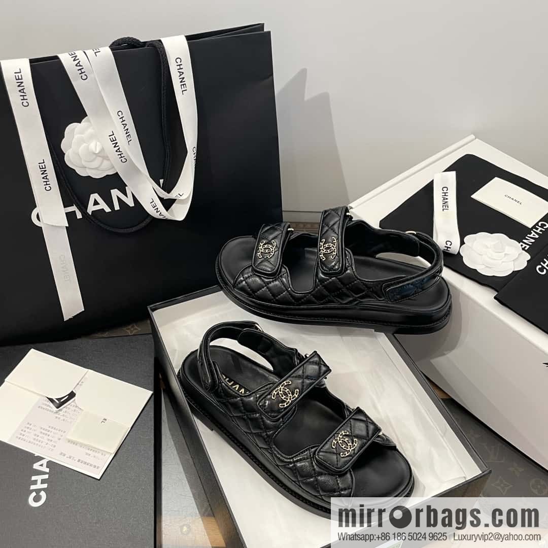 CHANEL Xiaoxiang new version, double leather buckle, high-gloss sheepskin, Velcro beach shoes