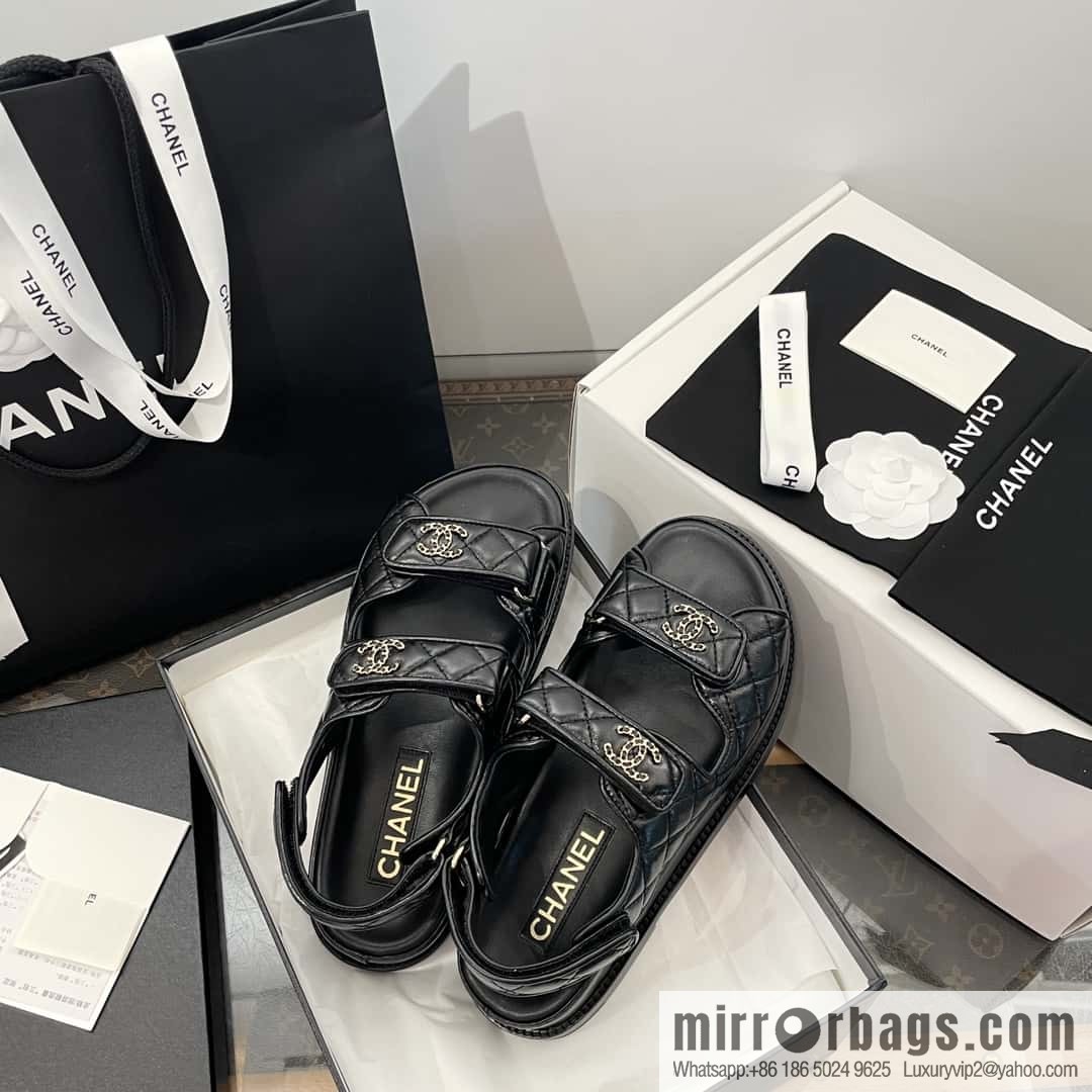 CHANEL Xiaoxiang new version, double leather buckle, high-gloss sheepskin, Velcro beach shoes