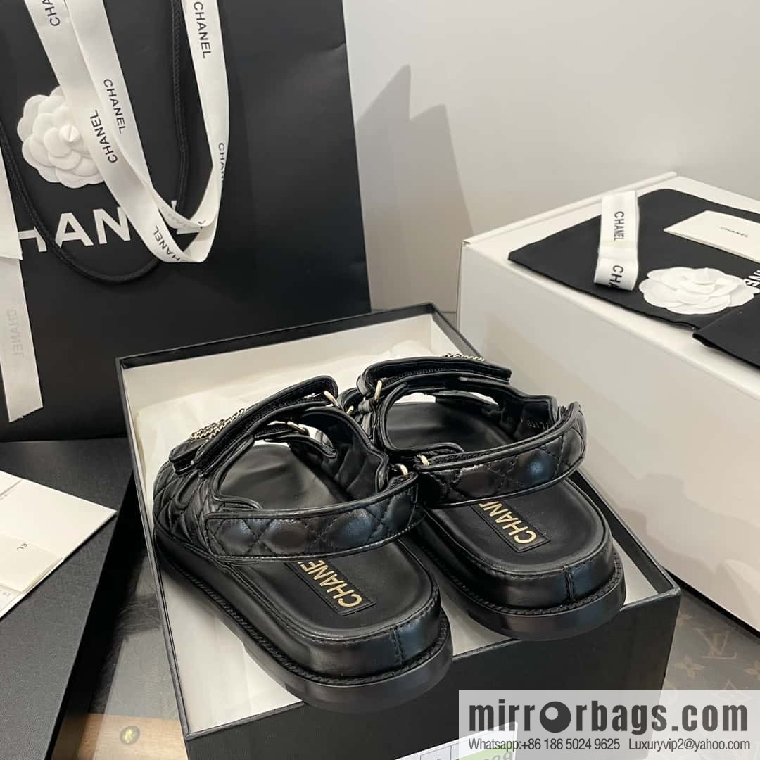 CHANEL Xiaoxiang new version, double leather buckle, high-gloss sheepskin, Velcro beach shoes