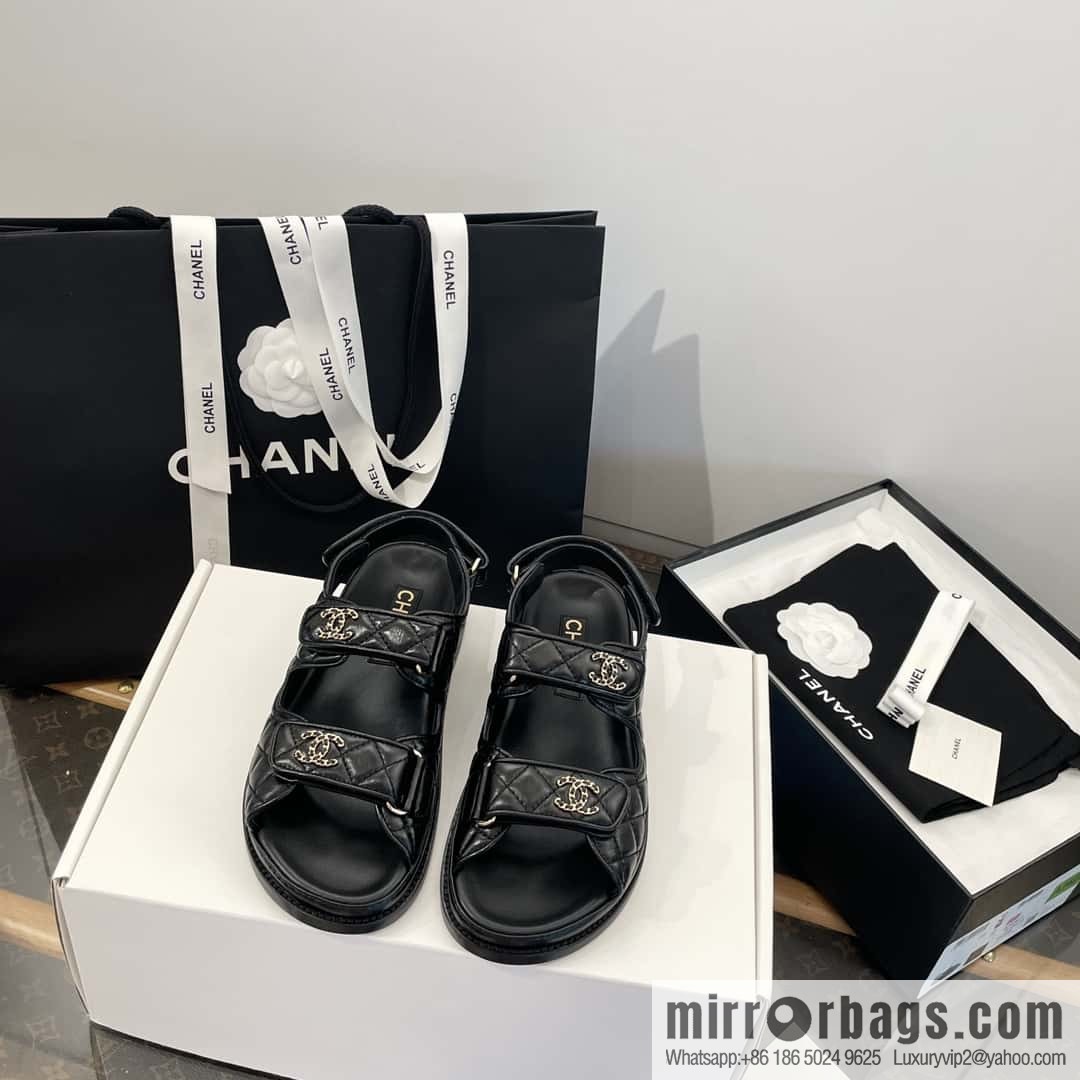 CHANEL Xiaoxiang new version, double leather buckle, high-gloss sheepskin, Velcro beach shoes