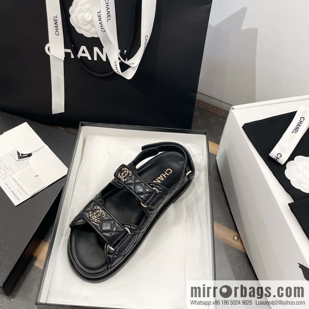 CHANEL Xiaoxiang new version, double leather buckle, high-gloss sheepskin, Velcro beach shoes