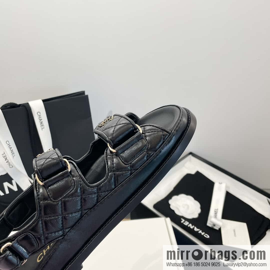 CHANEL Xiaoxiang new version, double leather buckle, high-gloss sheepskin, Velcro beach shoes