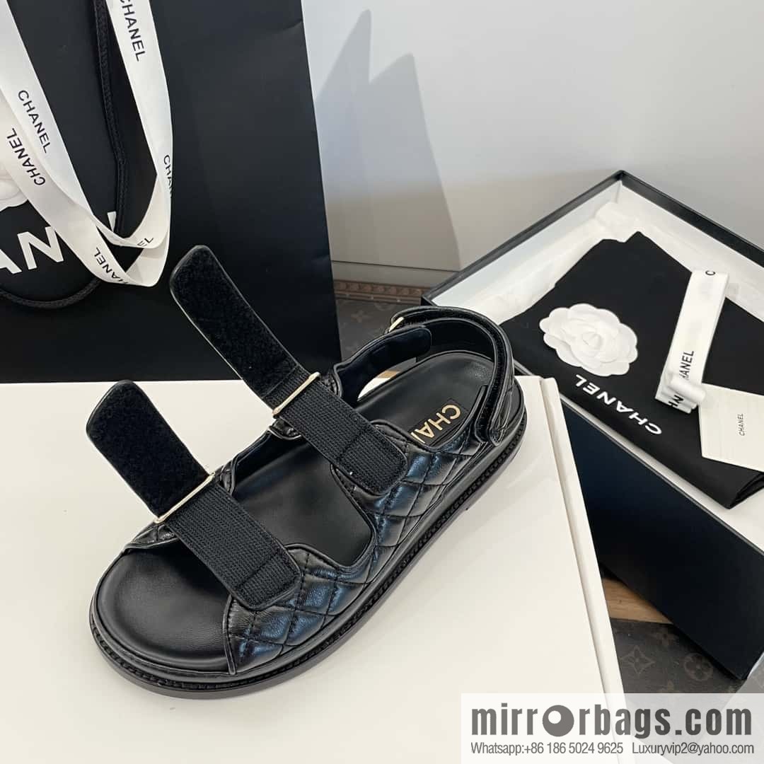 CHANEL Xiaoxiang new version, double leather buckle, high-gloss sheepskin, Velcro beach shoes