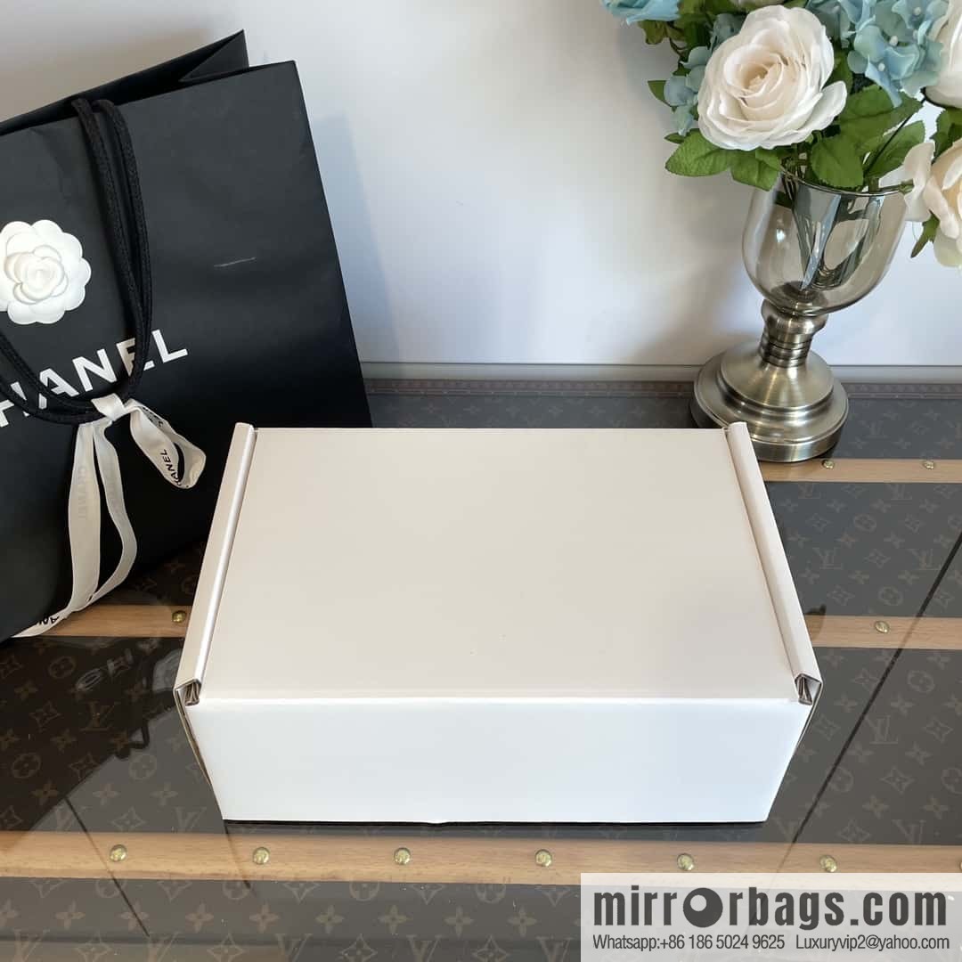 CHANEL Xiaoxiang new version, double leather buckle, high-gloss sheepskin, Velcro beach shoes