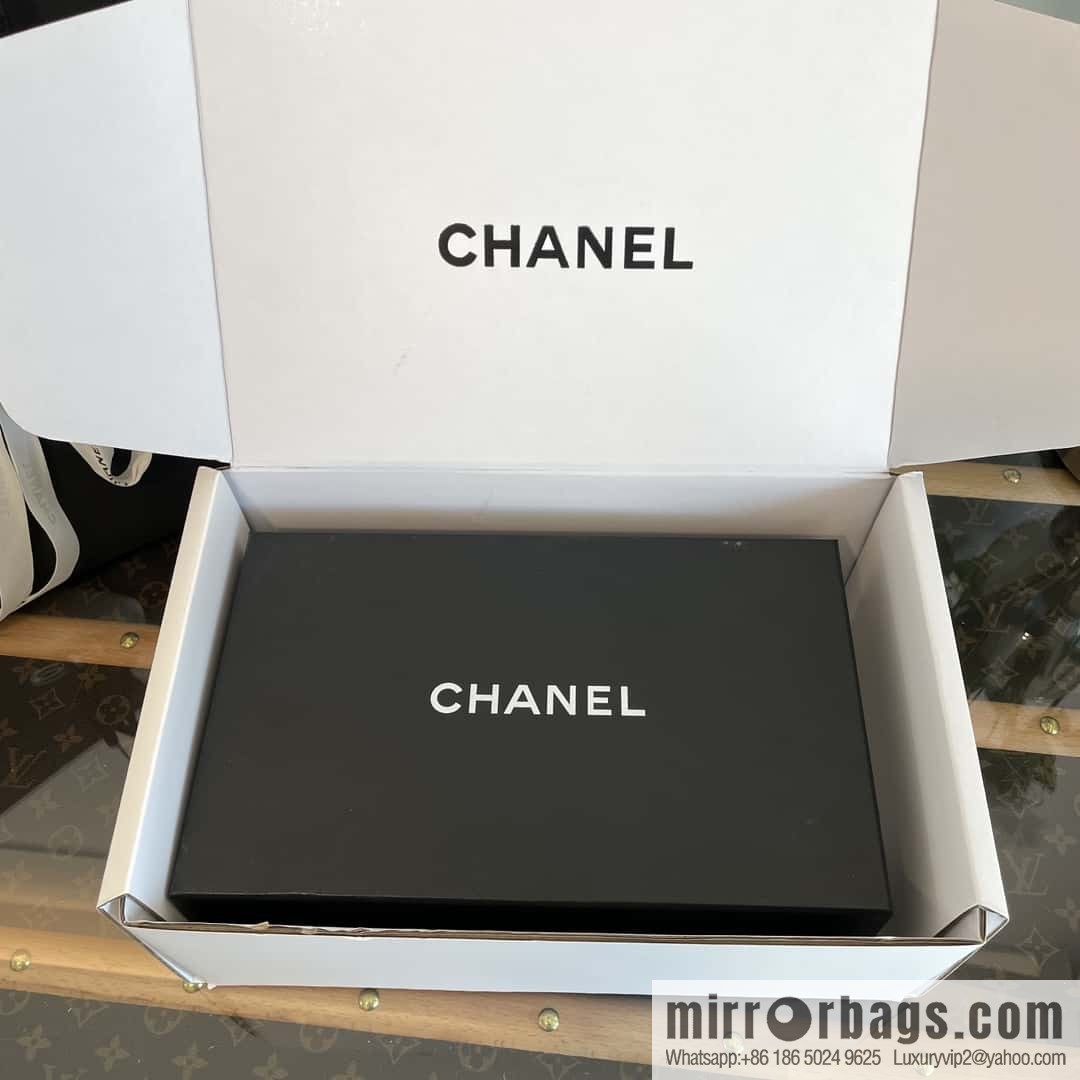 CHANEL Xiaoxiang new version, double leather buckle, high-gloss sheepskin, Velcro beach shoes