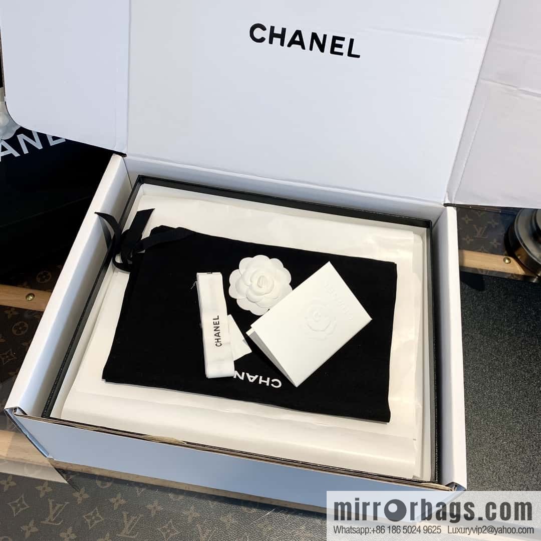 CHANEL Xiaoxiang new version, double leather buckle, high-gloss sheepskin, Velcro beach shoes