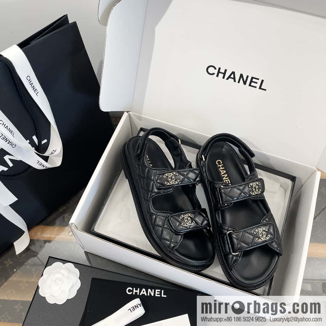 CHANEL Xiaoxiang new version, double leather buckle, high-gloss sheepskin, Velcro beach shoes