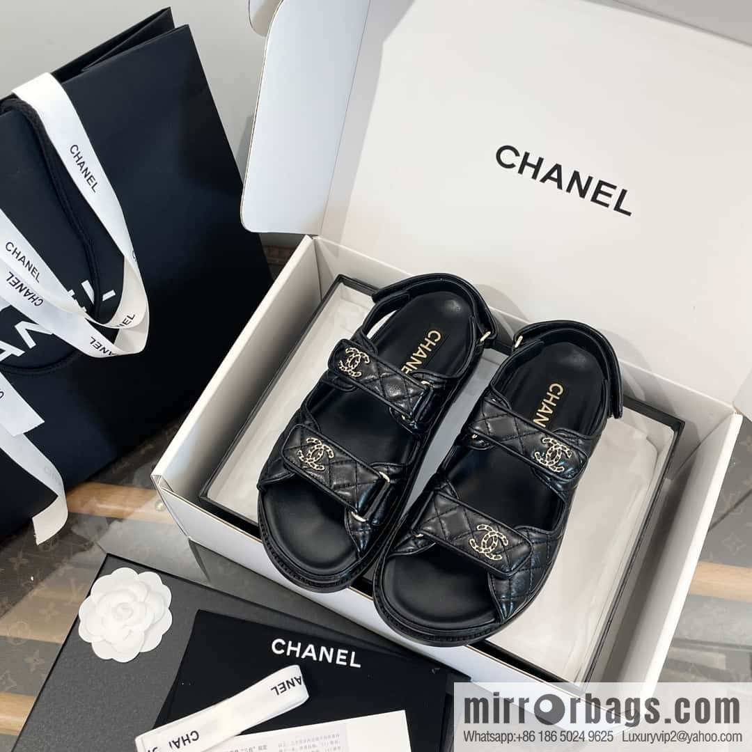 CHANEL Xiaoxiang new version, double leather buckle, high-gloss sheepskin, Velcro beach shoes