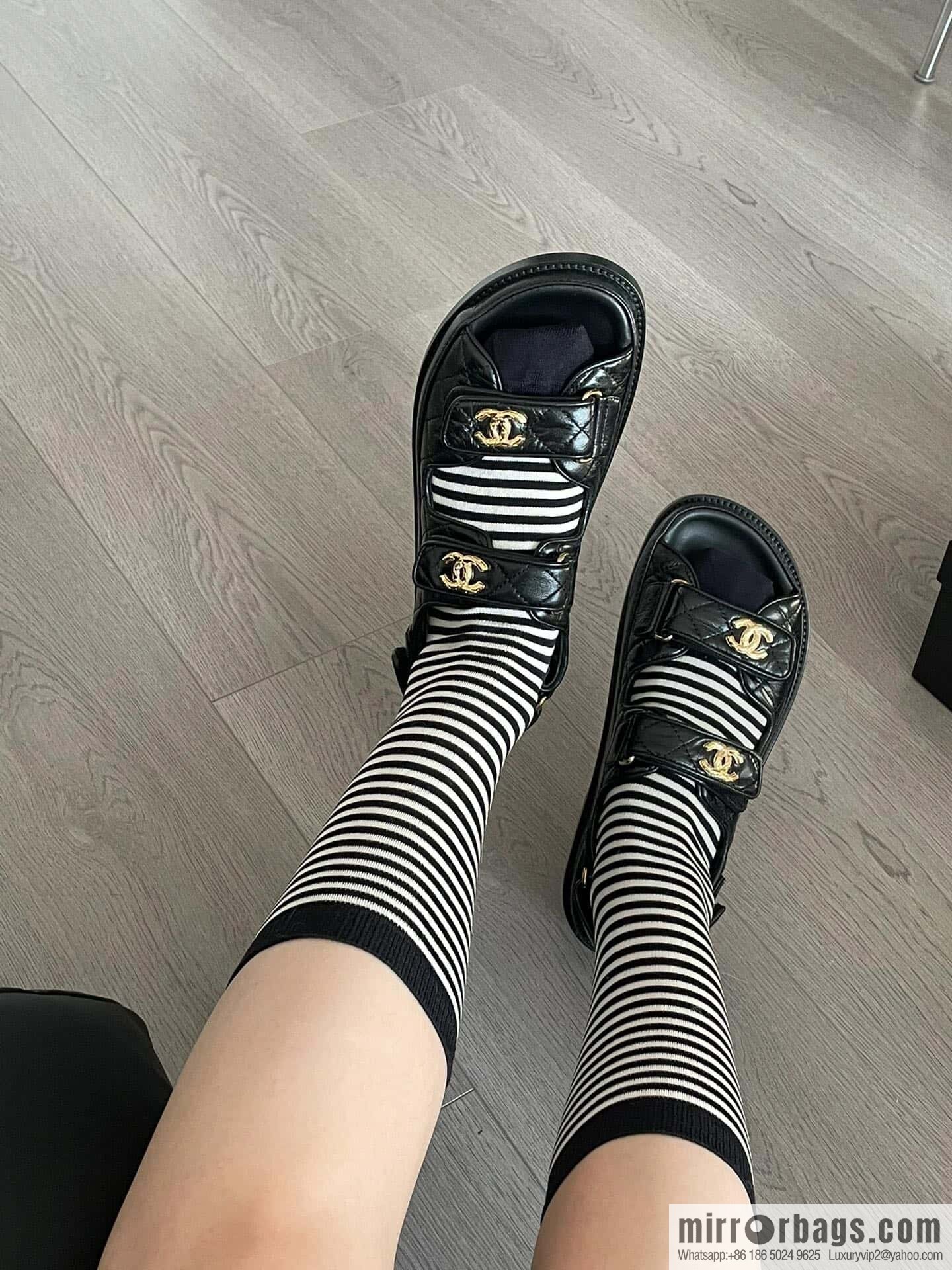 CHANEL Xiaoxiang The latest double Gold buckle, Velcro beach model