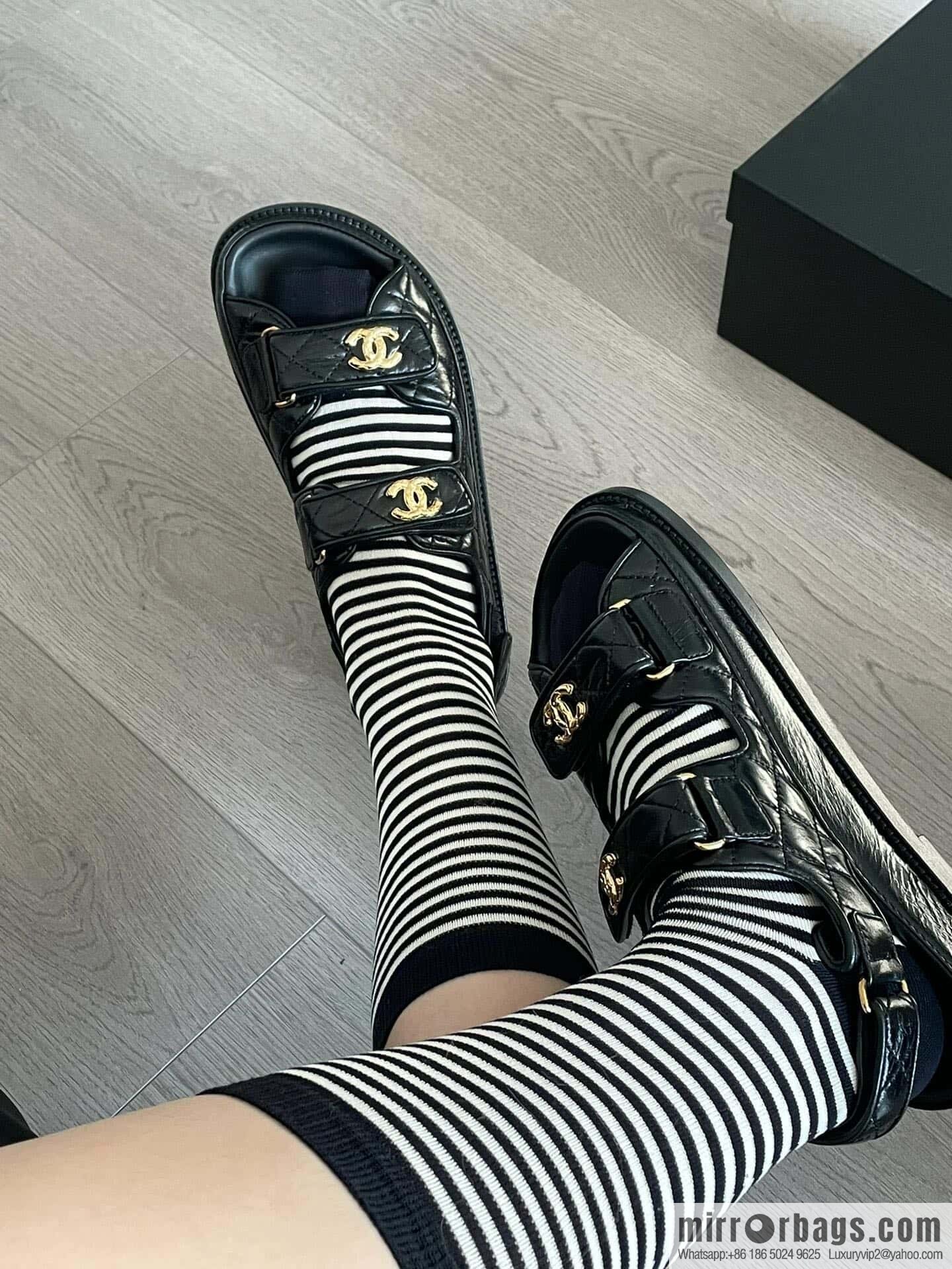 CHANEL Xiaoxiang The latest double Gold buckle, Velcro beach model
