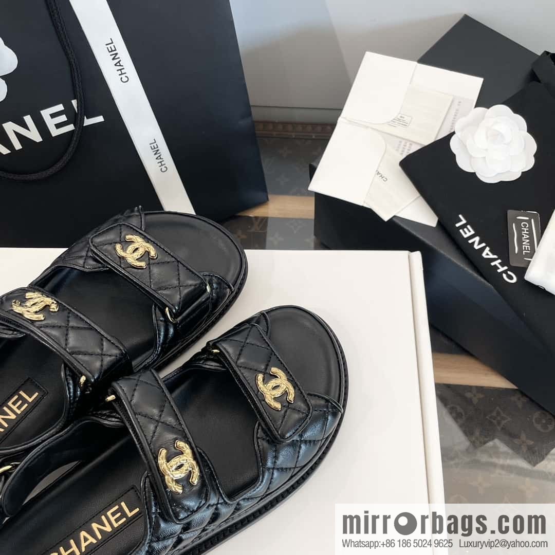 CHANEL Xiaoxiang The latest double Gold buckle, Velcro beach model
