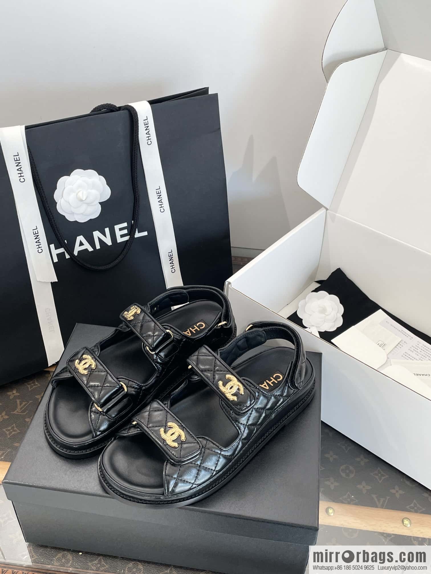 CHANEL Xiaoxiang The latest double Gold buckle, Velcro beach model