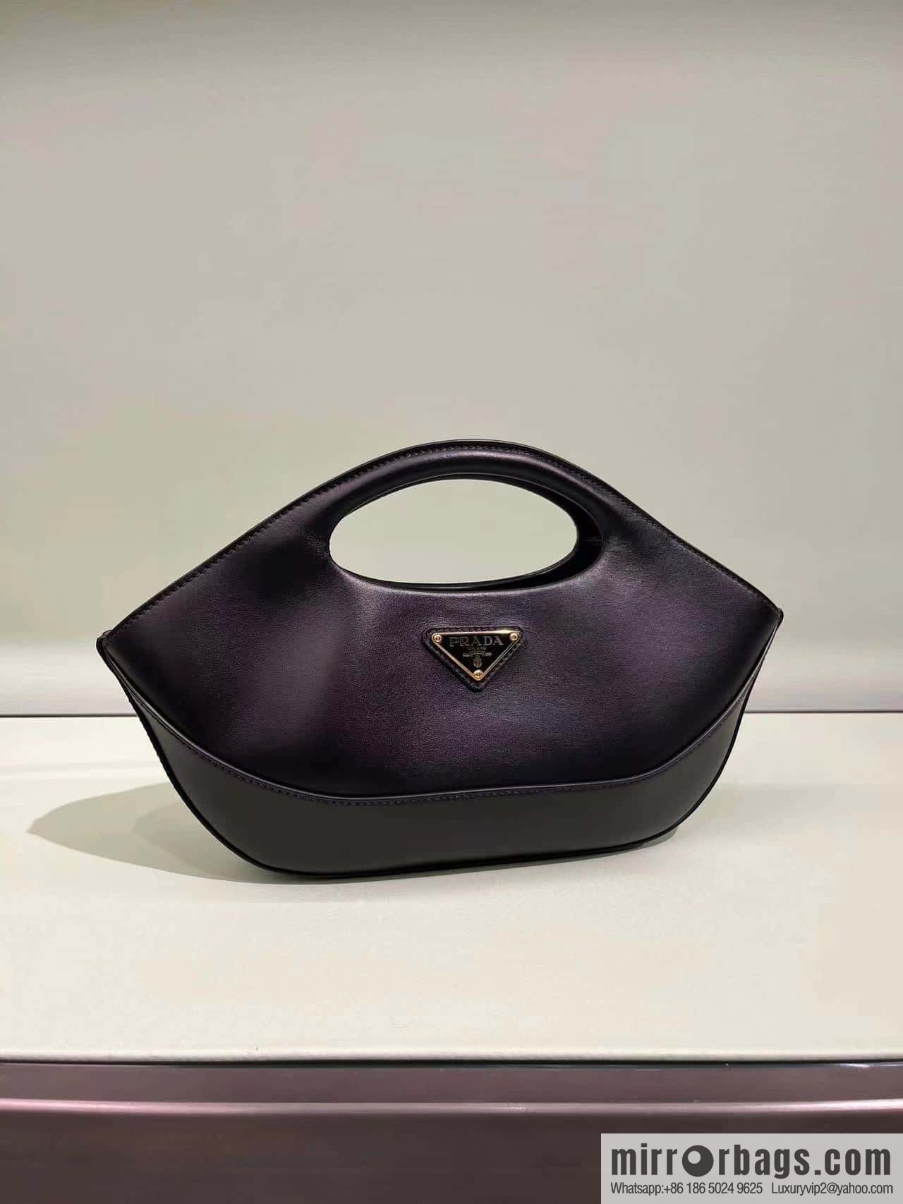 PRADA 🎉 new dumpling bag 🎉 1BA421 black