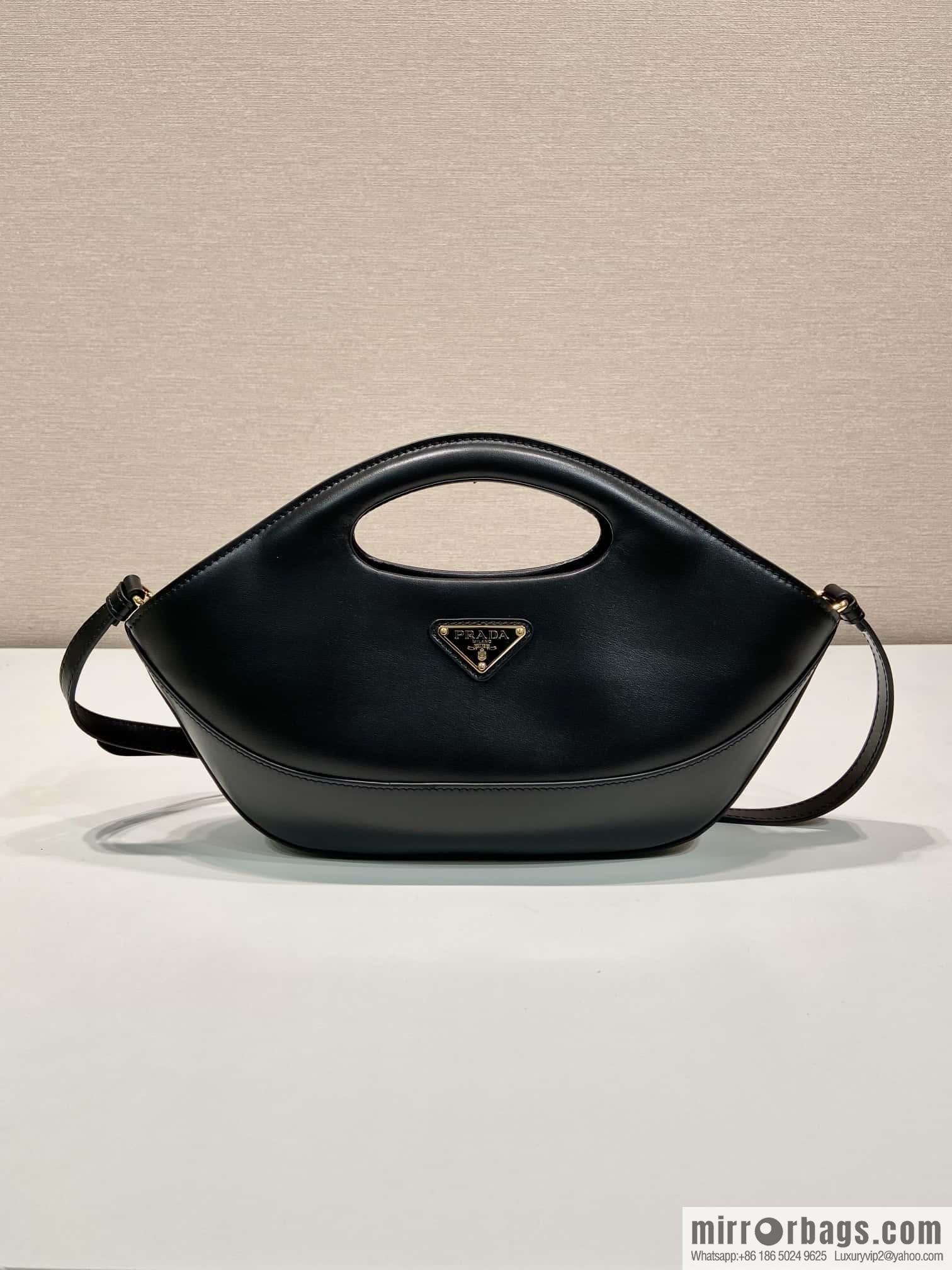PRADA 🎉 new dumpling bag 🎉 1BA421 black