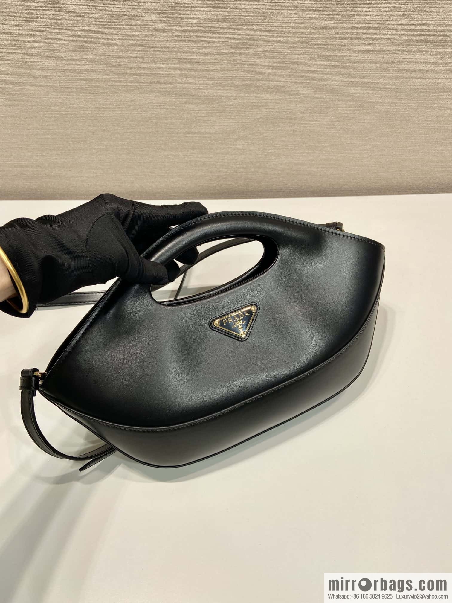 PRADA 🎉 new dumpling bag 🎉 1BA421 black