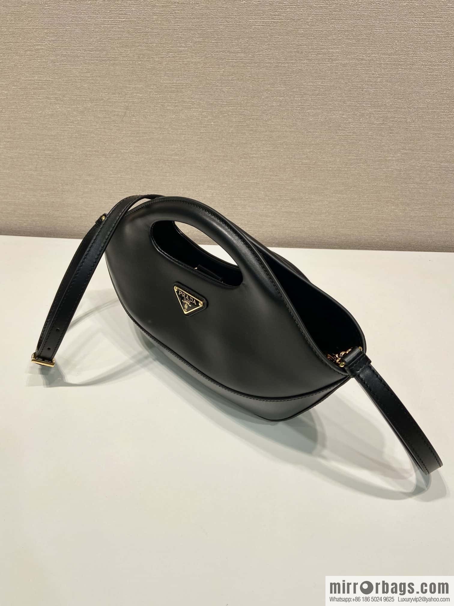 PRADA 🎉 new dumpling bag 🎉 1BA421 black