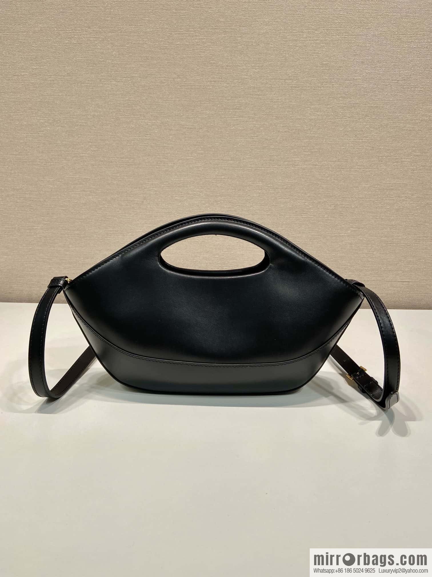 PRADA 🎉 new dumpling bag 🎉 1BA421 black