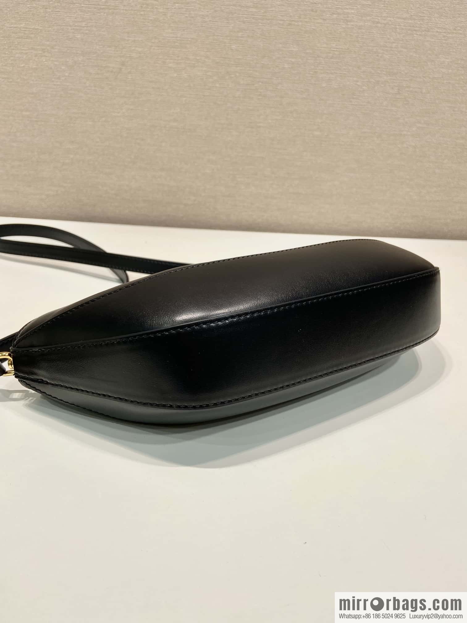 PRADA 🎉 new dumpling bag 🎉 1BA421 black