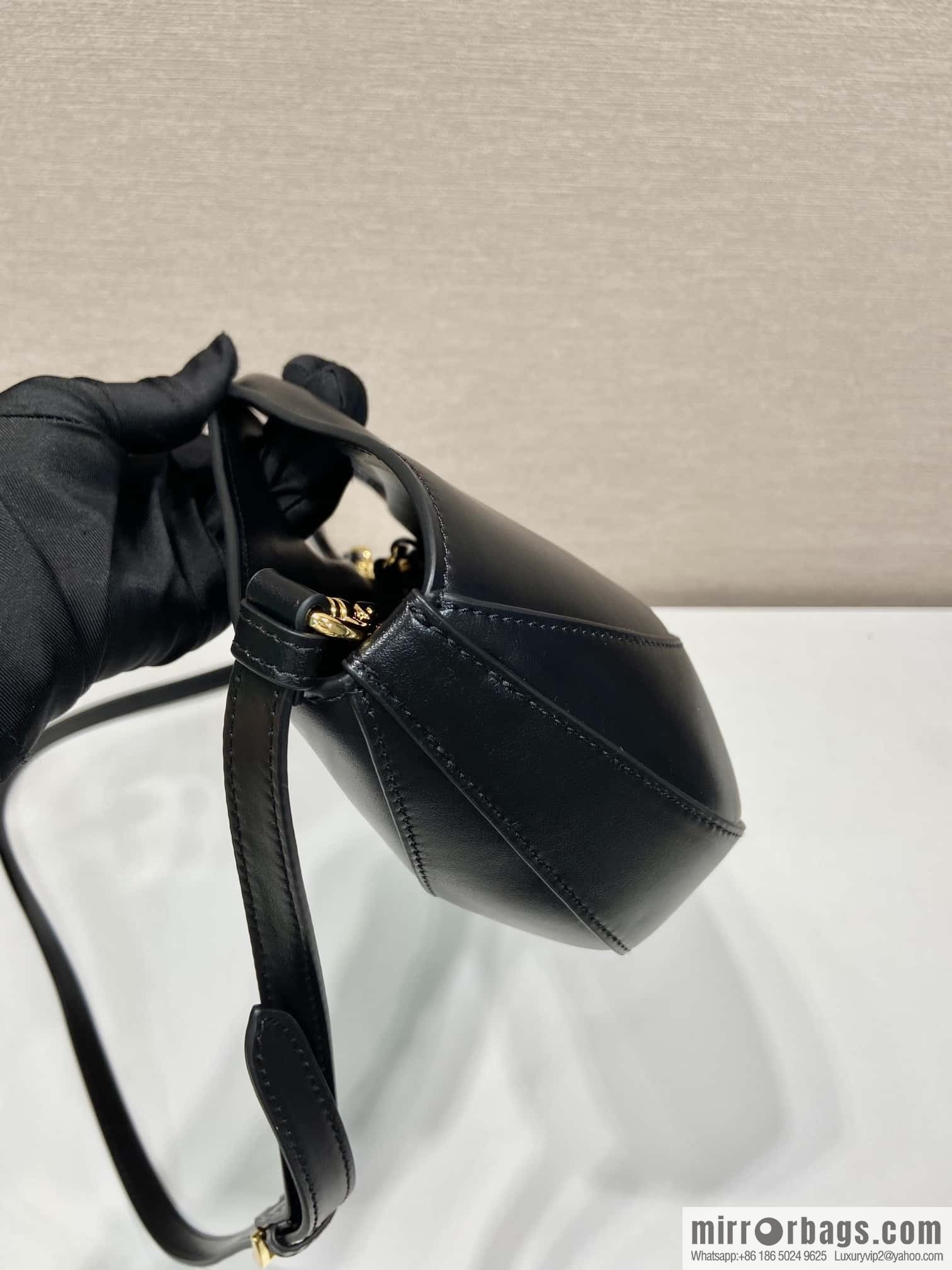 PRADA 🎉 new dumpling bag 🎉 1BA421 black