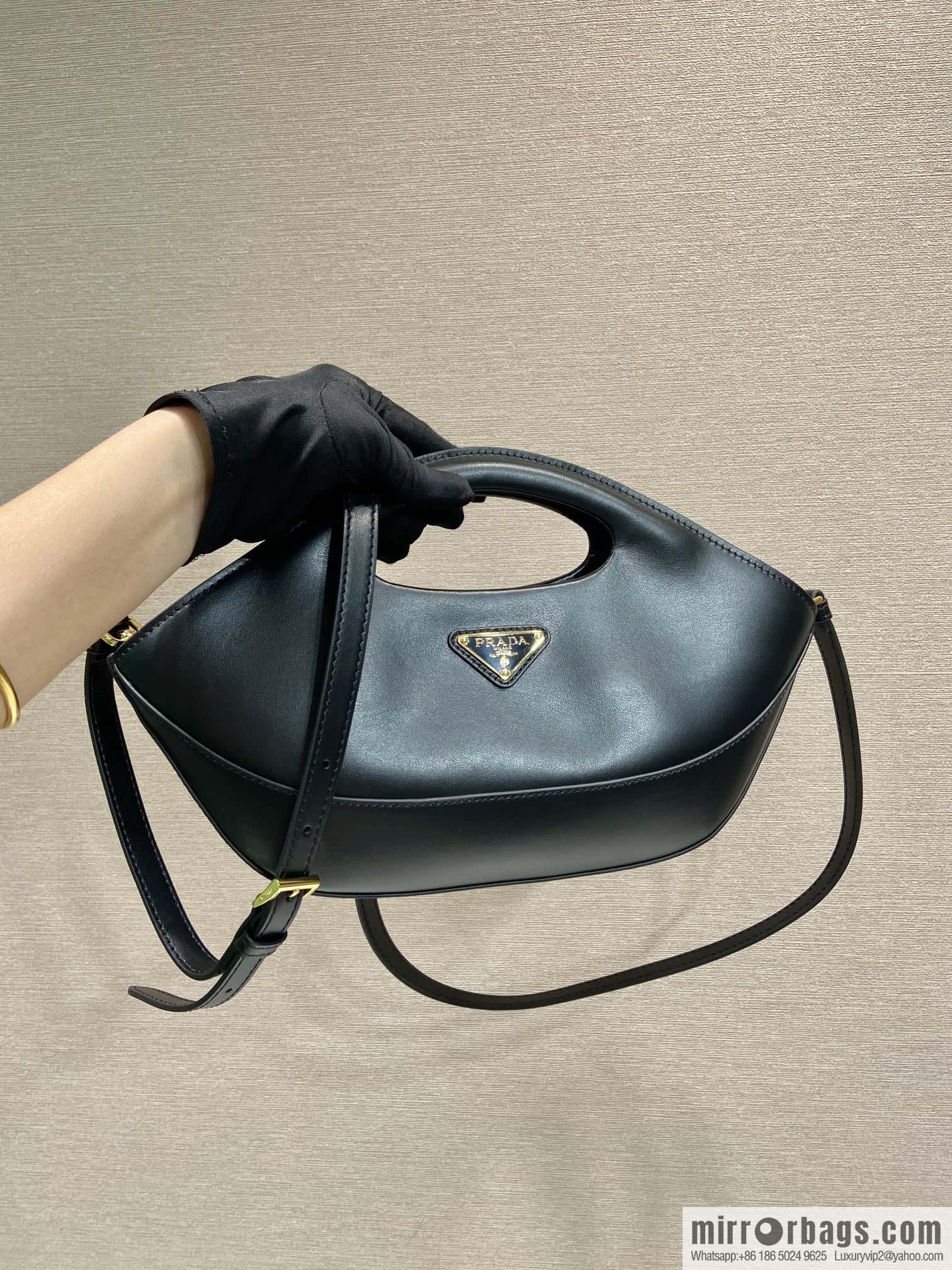 PRADA 🎉 new dumpling bag 🎉 1BA421 black
