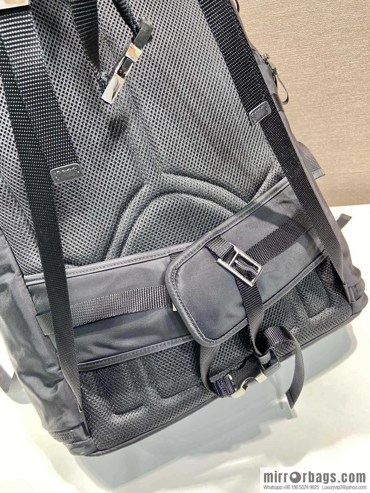 PRADA 🎉 new mountaineering bag 🎉 2VZ086 new product