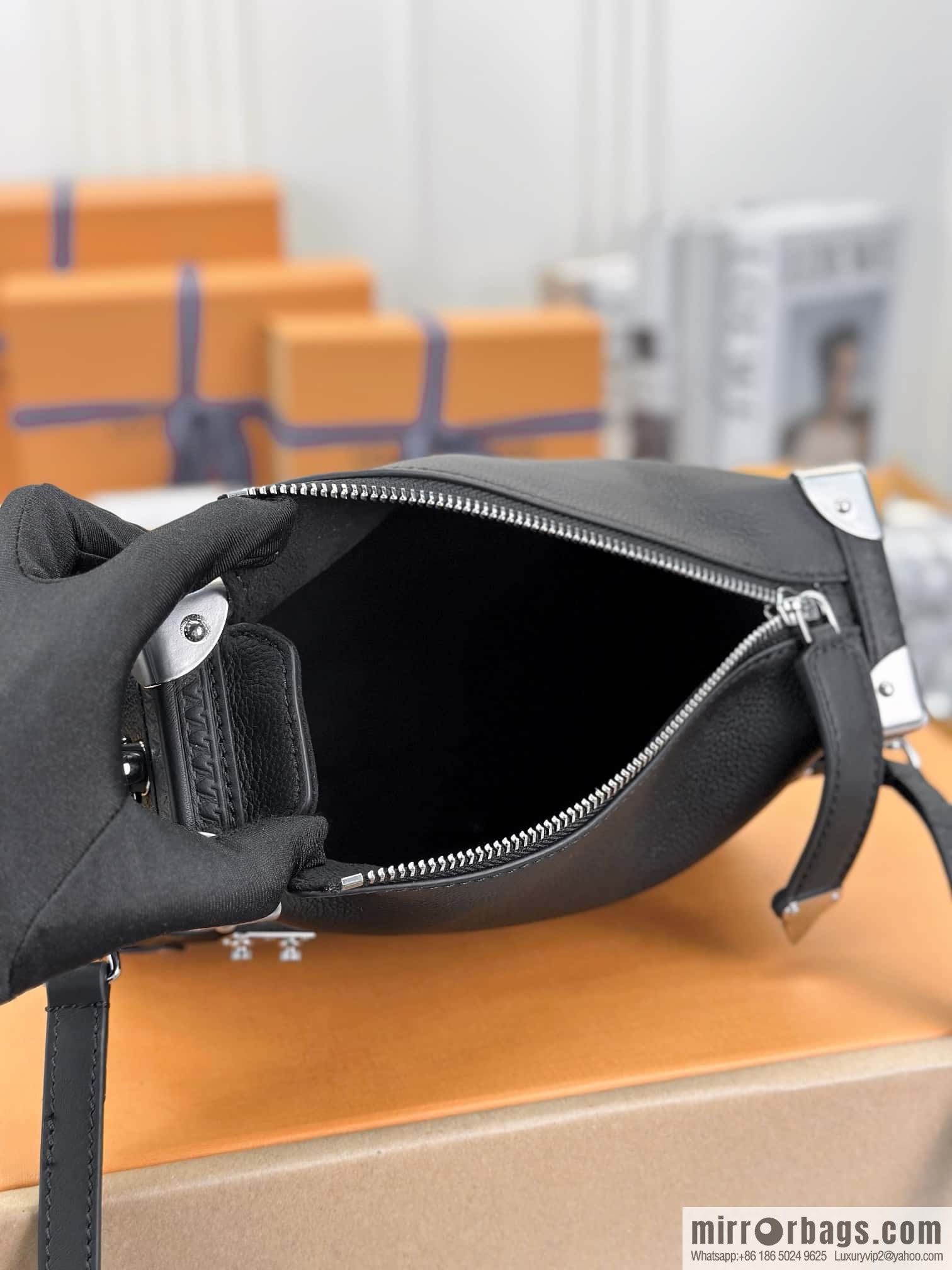 LV M25160 SIDE TRUNK medium handbag