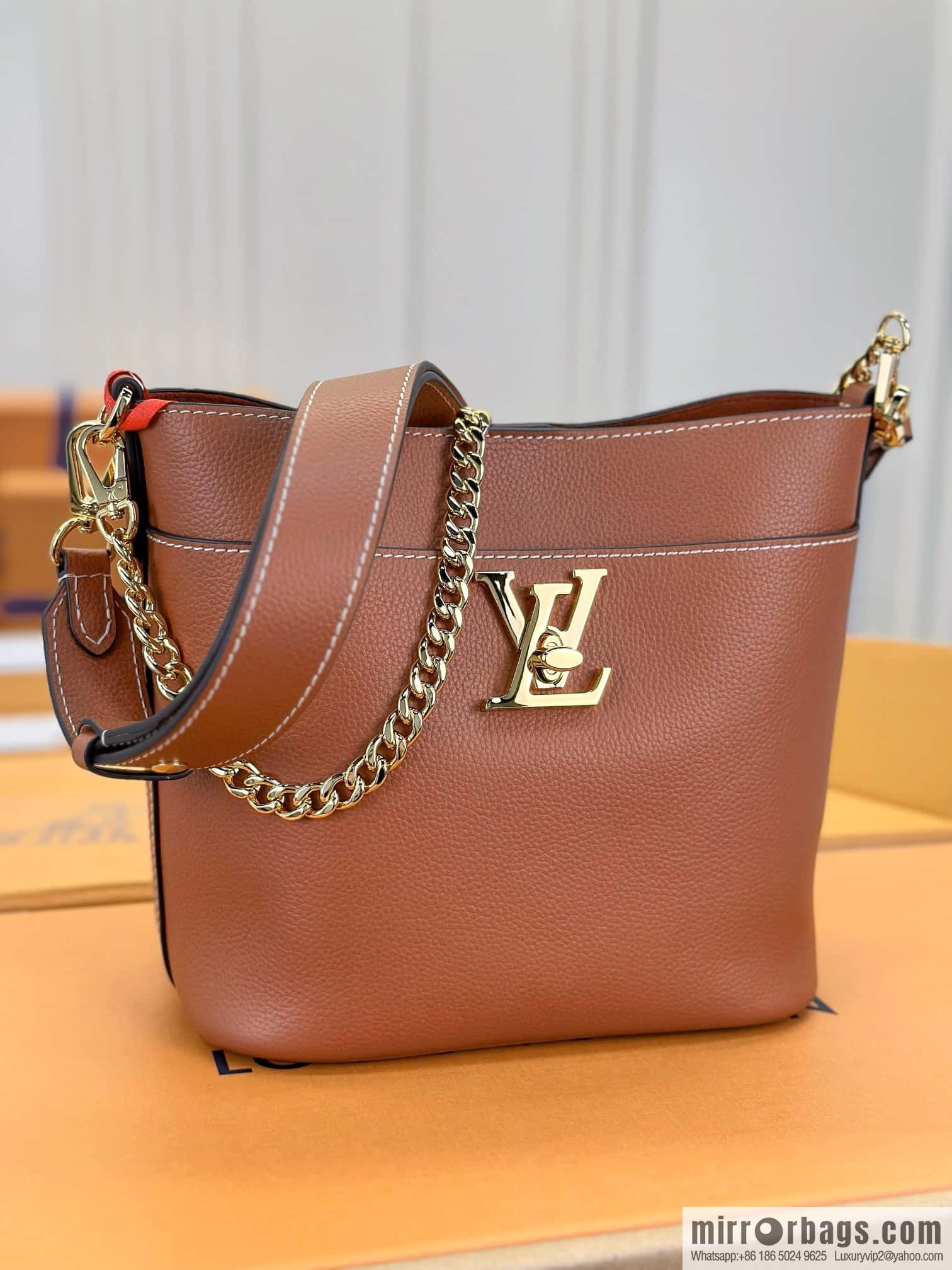 LV M24165 Lock and Walk