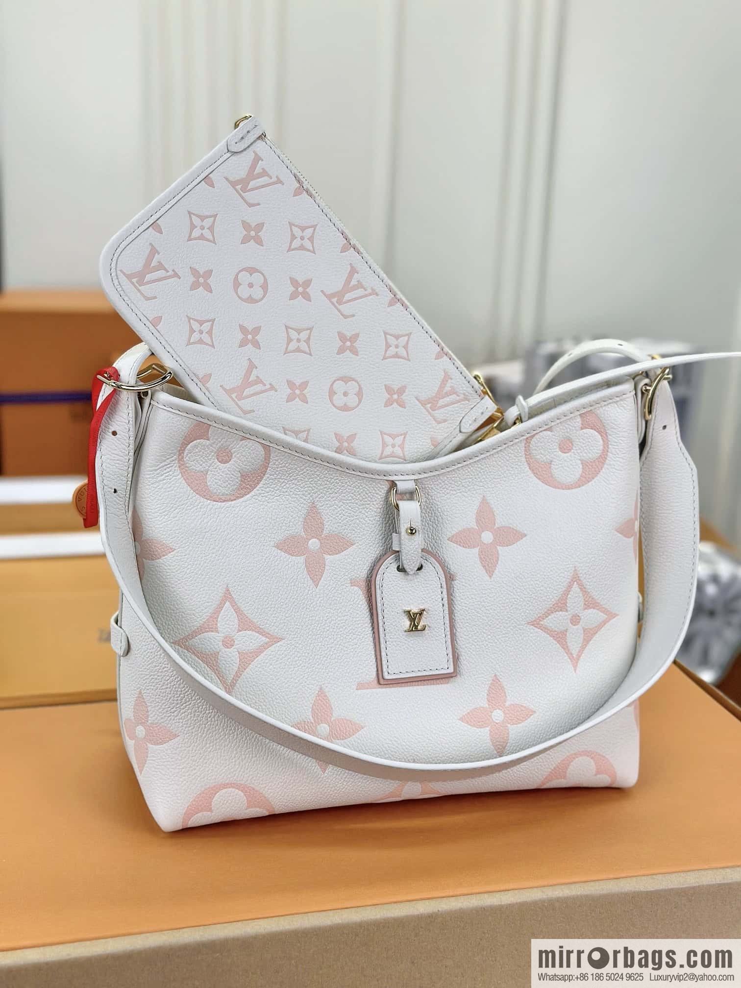 LV M24141 CARRYALL Small handbag