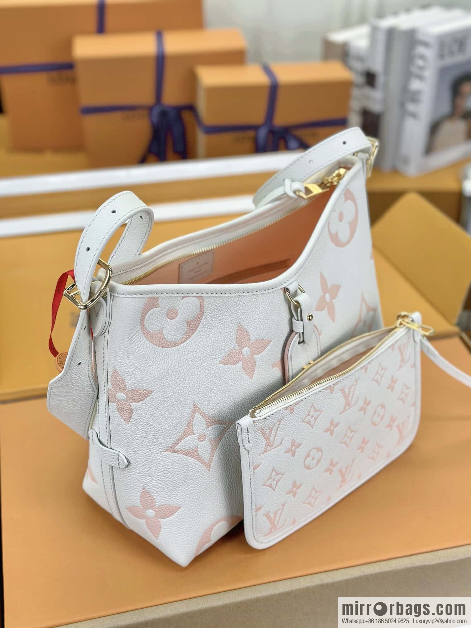 LV M24141 CARRYALL Small handbag