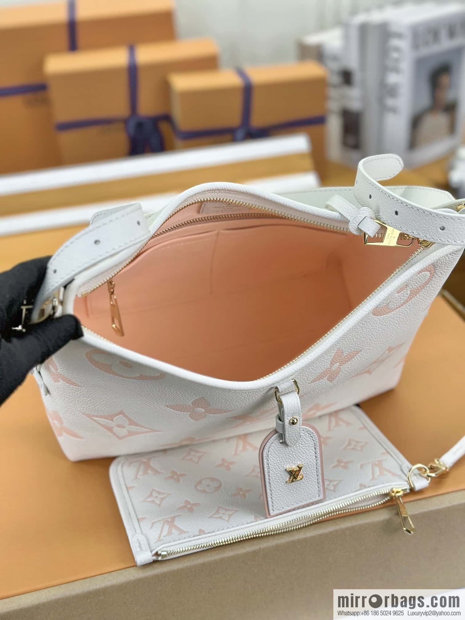 LV M24141 CARRYALL Small handbag