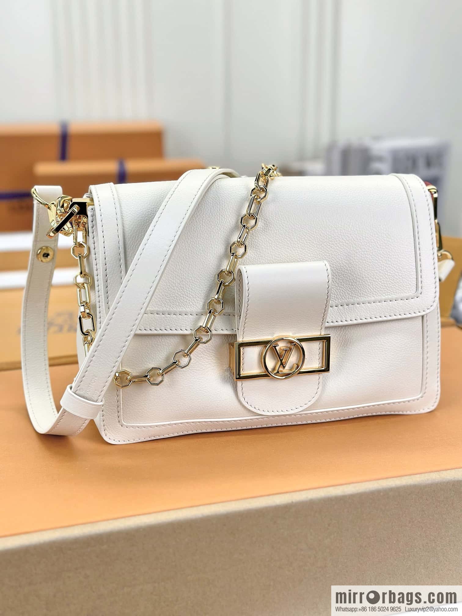 LV M25050 DAUPHINE SOFT medium handbag